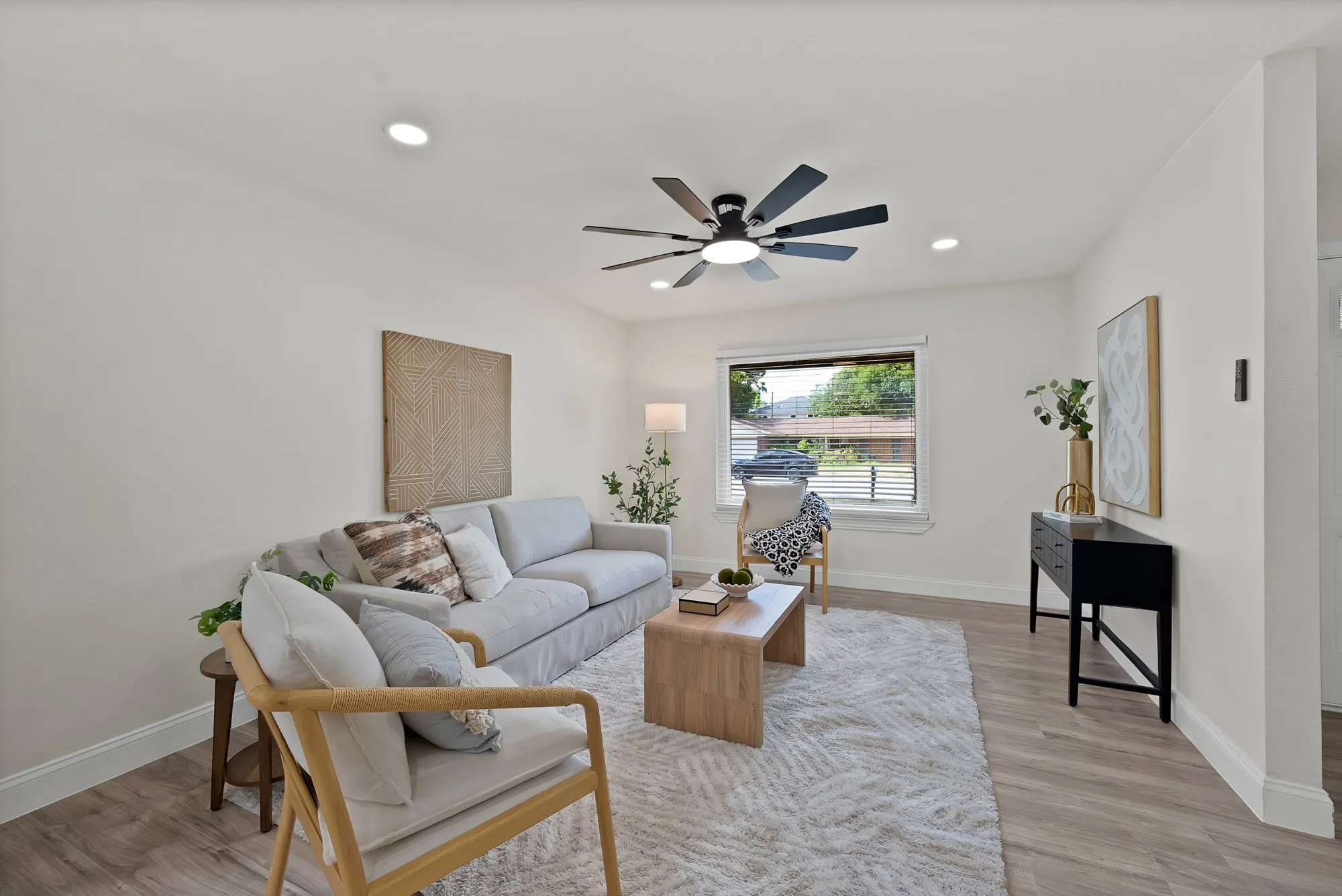 Single Family Residence For Sale in Tarrant County , 2302 E Mitchell Street, Arlington, Texas 76010, 3 Bedroom, 2 Bathroom, 2 Garage spaces, 1,550 Sqft, built in 1967, mls#21373912, Real Estate Agent in Arlington, Homes For Sale in Tarrant county, Homes For Sale in Arlington, Realtor in Arlington Texas, Real Estate Brokerage Independent Realty Texas, Luminita Cordes Realtor