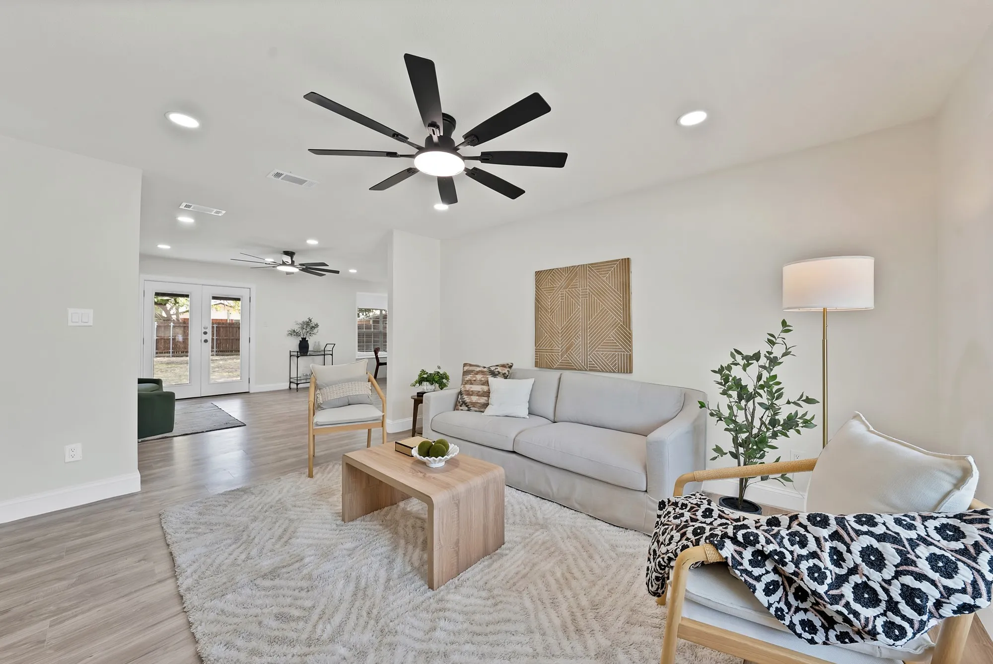 Single Family Residence For Sale in Tarrant County , 2302 E Mitchell Street, Arlington, Texas 76010, 3 Bedroom, 2 Bathroom, 2 Garage spaces, 1,550 Sqft, built in 1967, mls#21373912, Real Estate Agent in Arlington, Homes For Sale in Tarrant county, Homes For Sale in Arlington, Realtor in Arlington Texas, Real Estate Brokerage Independent Realty Texas, Luminita Cordes Realtor