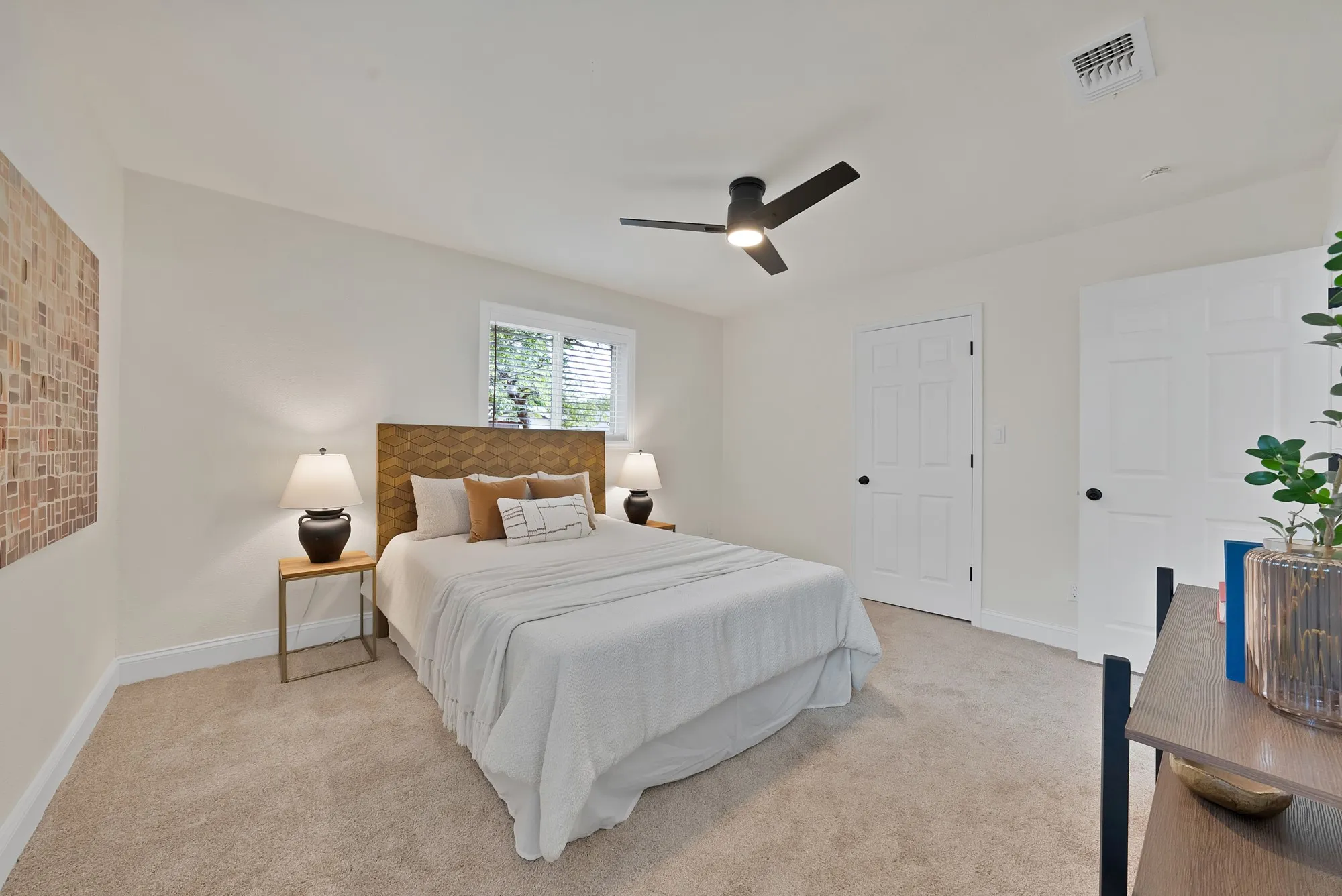 Single Family Residence For Sale in Tarrant County , 2302 E Mitchell Street, Arlington, Texas 76010, 3 Bedroom, 2 Bathroom, 2 Garage spaces, 1,550 Sqft, built in 1967, mls#21373912, Real Estate Agent in Arlington, Homes For Sale in Tarrant county, Homes For Sale in Arlington, Realtor in Arlington Texas, Real Estate Brokerage Independent Realty Texas, Luminita Cordes Realtor