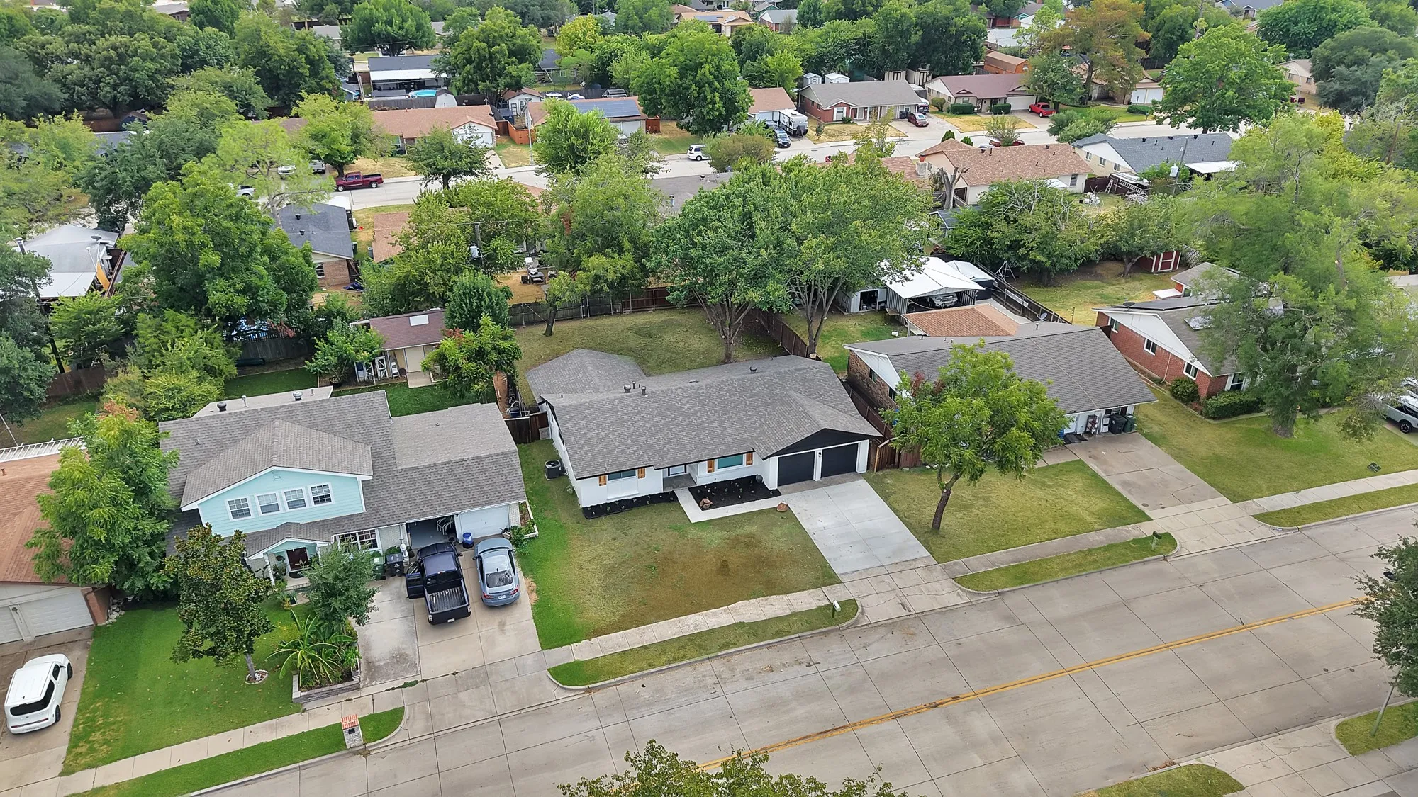 Single Family Residence For Sale in Tarrant County , 2302 E Mitchell Street, Arlington, Texas 76010, 3 Bedroom, 2 Bathroom, 2 Garage spaces, 1,550 Sqft, built in 1967, mls#21373912, Real Estate Agent in Arlington, Homes For Sale in Tarrant county, Homes For Sale in Arlington, Realtor in Arlington Texas, Real Estate Brokerage Independent Realty Texas, Luminita Cordes Realtor
