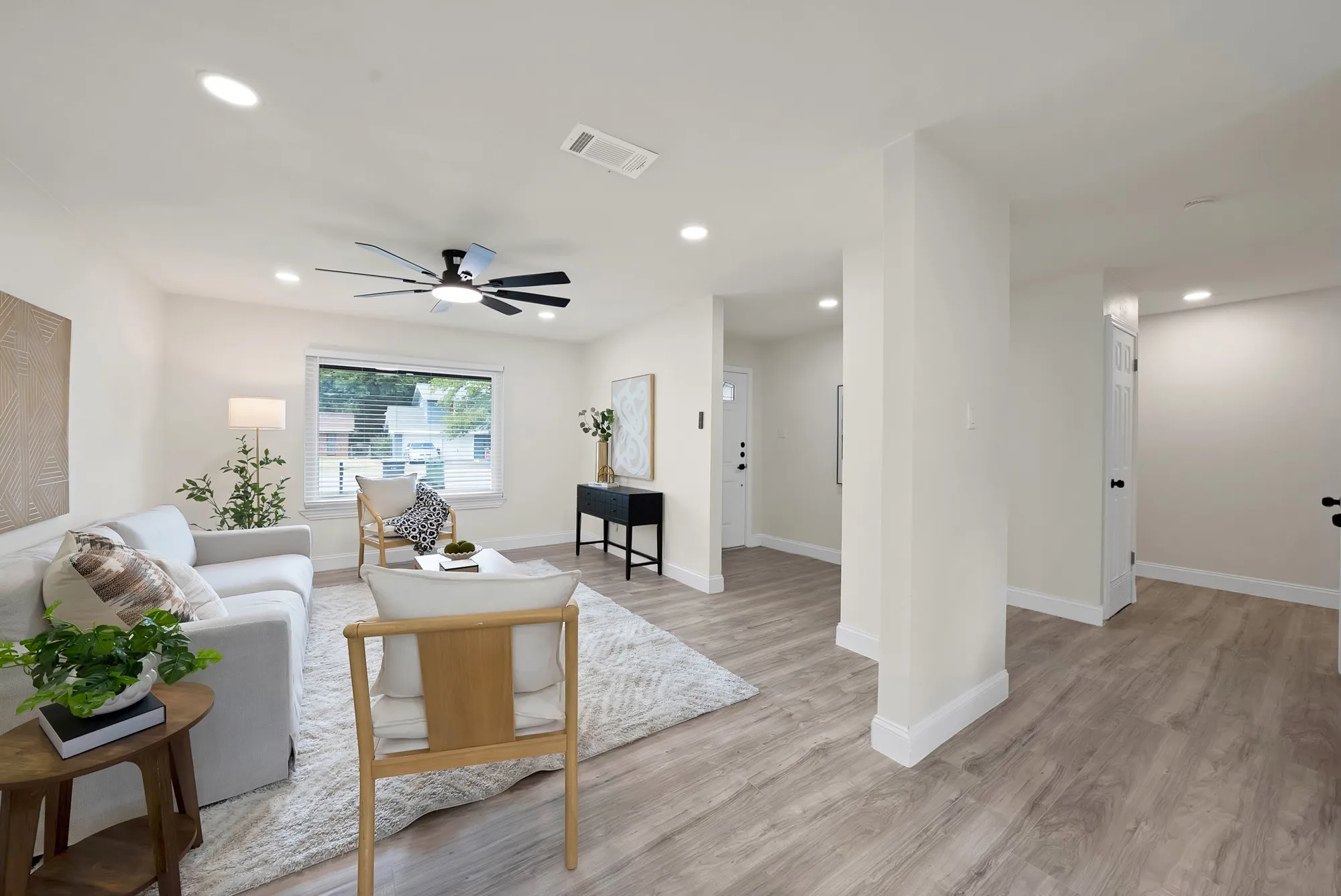Single Family Residence For Sale in Tarrant County , 2302 E Mitchell Street, Arlington, Texas 76010, 3 Bedroom, 2 Bathroom, 2 Garage spaces, 1,550 Sqft, built in 1967, mls#21373912, Real Estate Agent in Arlington, Homes For Sale in Tarrant county, Homes For Sale in Arlington, Realtor in Arlington Texas, Real Estate Brokerage Independent Realty Texas, Luminita Cordes Realtor