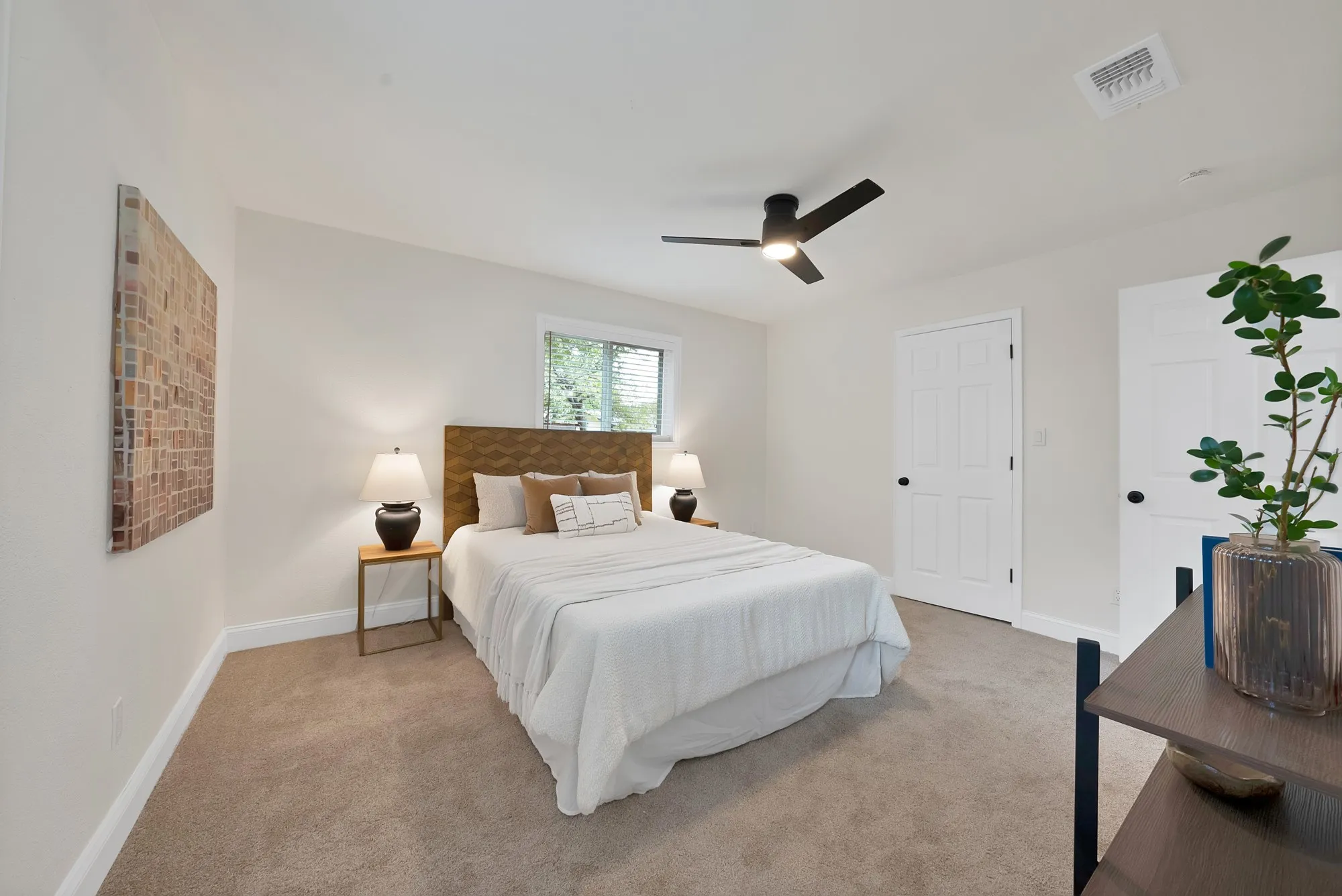 Single Family Residence For Sale in Tarrant County , 2302 E Mitchell Street, Arlington, Texas 76010, 3 Bedroom, 2 Bathroom, 2 Garage spaces, 1,550 Sqft, built in 1967, mls#21373912, Real Estate Agent in Arlington, Homes For Sale in Tarrant county, Homes For Sale in Arlington, Realtor in Arlington Texas, Real Estate Brokerage Independent Realty Texas, Luminita Cordes Realtor