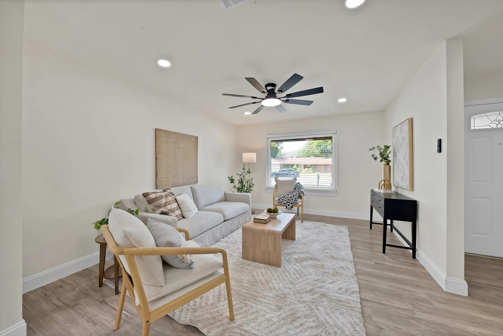 Single Family Residence For Sale in Tarrant County , 2302 E Mitchell Street, Arlington, Texas 76010, 3 Bedroom, 2 Bathroom, 2 Garage spaces, 1,550 Sqft, built in 1967, mls#21373912, Real Estate Agent in Arlington, Homes For Sale in Tarrant county, Homes For Sale in Arlington, Realtor in Arlington Texas, Real Estate Brokerage Independent Realty Texas, Luminita Cordes Realtor