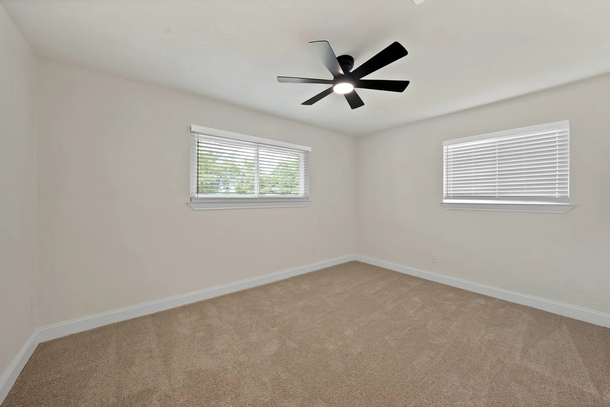 Single Family Residence For Sale in Tarrant County , 2302 E Mitchell Street, Arlington, Texas 76010, 3 Bedroom, 2 Bathroom, 2 Garage spaces, 1,550 Sqft, built in 1967, mls#21373912, Real Estate Agent in Arlington, Homes For Sale in Tarrant county, Homes For Sale in Arlington, Realtor in Arlington Texas, Real Estate Brokerage Independent Realty Texas, Luminita Cordes Realtor