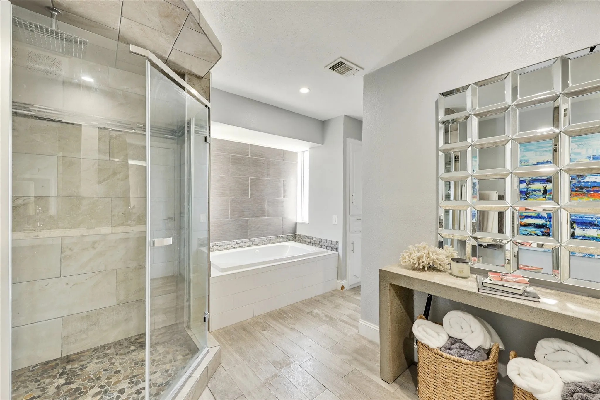 Recessed lighting, crown molding, ceiling fan, carpeted flooring, and sliding barn door with frosted glass panels