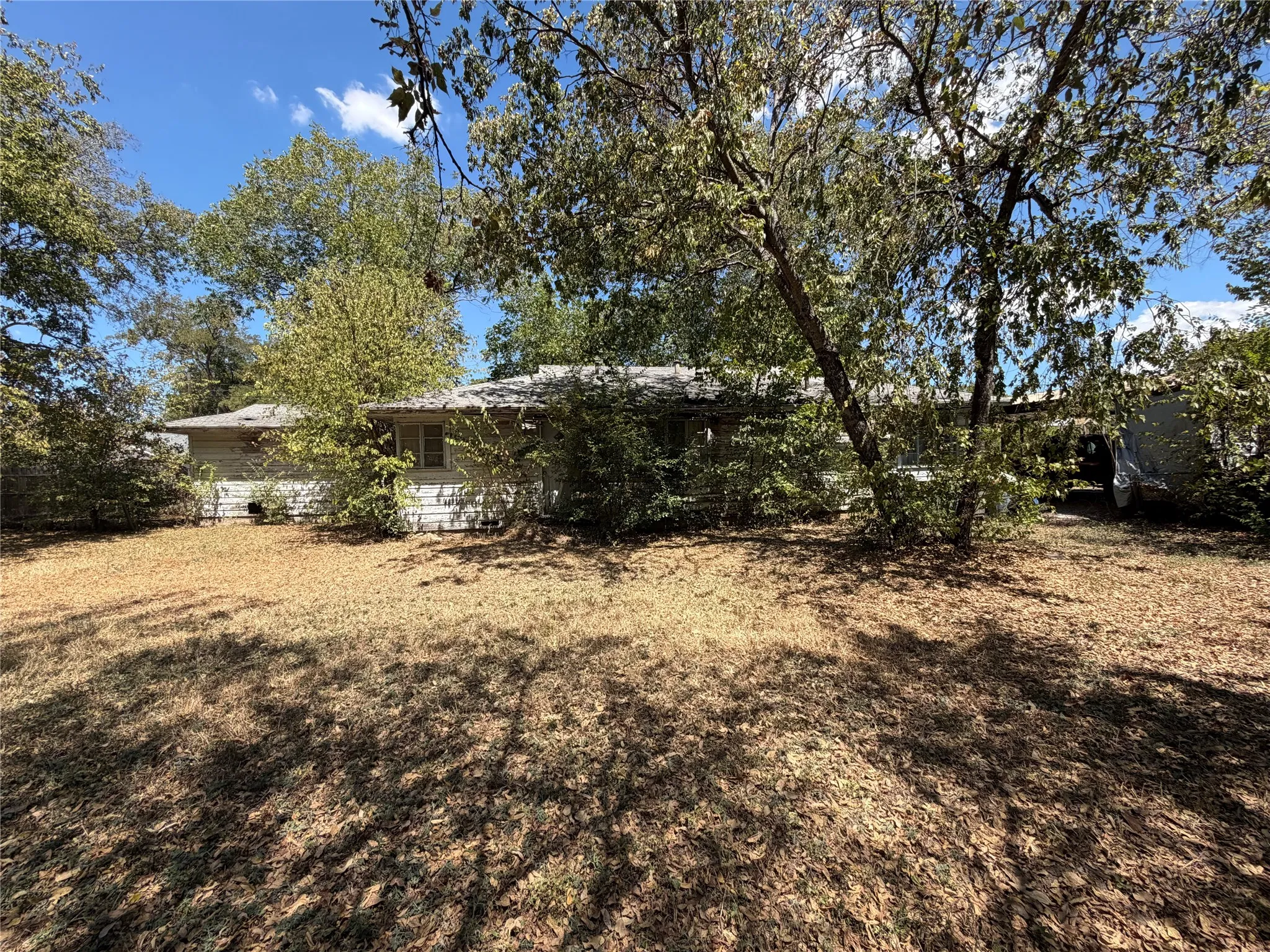 Single Family Residence For Sale in Johnson County , 107 W Elm, Alvarado, Texas 76009, 3 Bedroom, 1 Bathroom, 1 Garage spaces, 1,176 Sqft, built in 1945, mls#21376874, Real Estate Agent in Alvarado, Homes For Sale in Johnson county, Homes For Sale in Alvarado, Realtor in Alvarado Texas, Real Estate Brokerage Independent Realty Texas, Luminita Cordes Realtor
