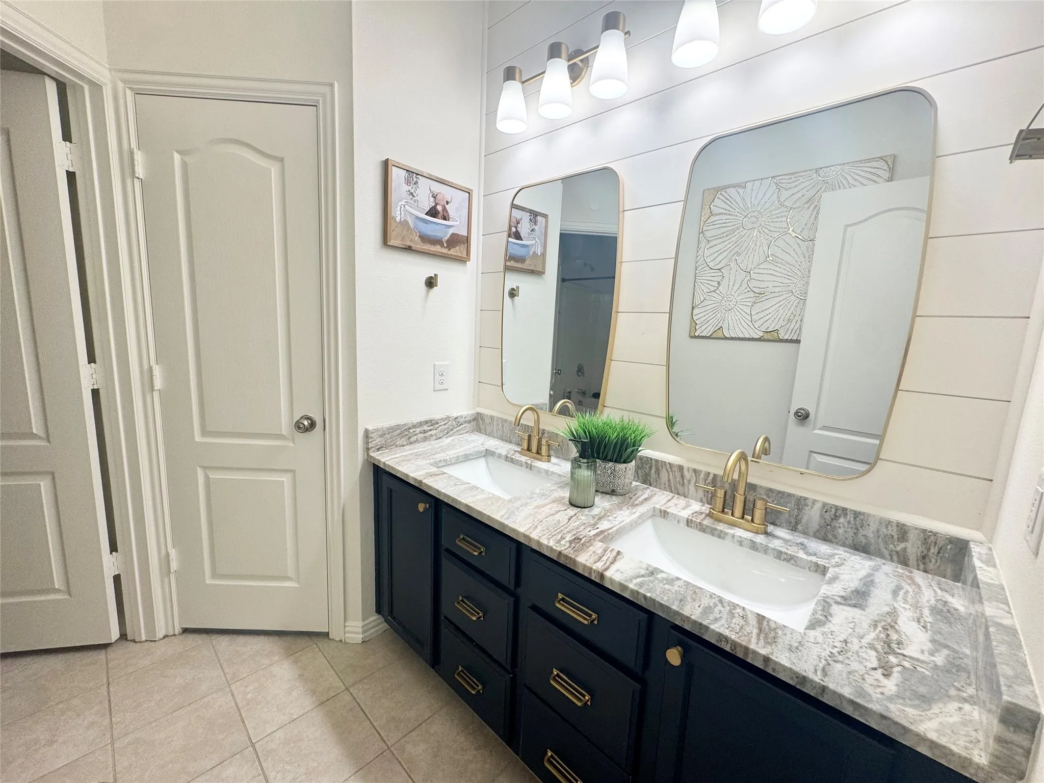 Single Family Residence For Rent in Tarrant County , 4900 Lemon Grove Drive, Fort Worth, Texas 76135, 4 Bedroom, 2 Bathroom, 2 Garage spaces, 1,952 Sqft, built in 2014, mls#21376878, Real Estate Agent in Fort Worth, Homes For Rent in Tarrant county, Homes For Rent in Fort Worth, Realtor in Fort Worth Texas, Real Estate Brokerage Independent Realty Texas, Luminita Cordes Realtor