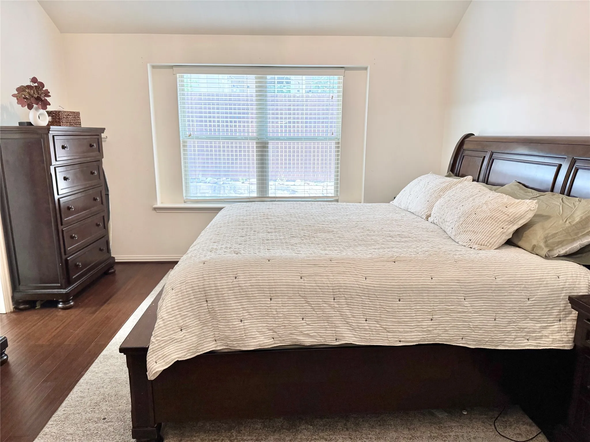 Single Family Residence For Rent in Tarrant County , 4900 Lemon Grove Drive, Fort Worth, Texas 76135, 4 Bedroom, 2 Bathroom, 2 Garage spaces, 1,952 Sqft, built in 2014, mls#21376878, Real Estate Agent in Fort Worth, Homes For Rent in Tarrant county, Homes For Rent in Fort Worth, Realtor in Fort Worth Texas, Real Estate Brokerage Independent Realty Texas, Luminita Cordes Realtor
