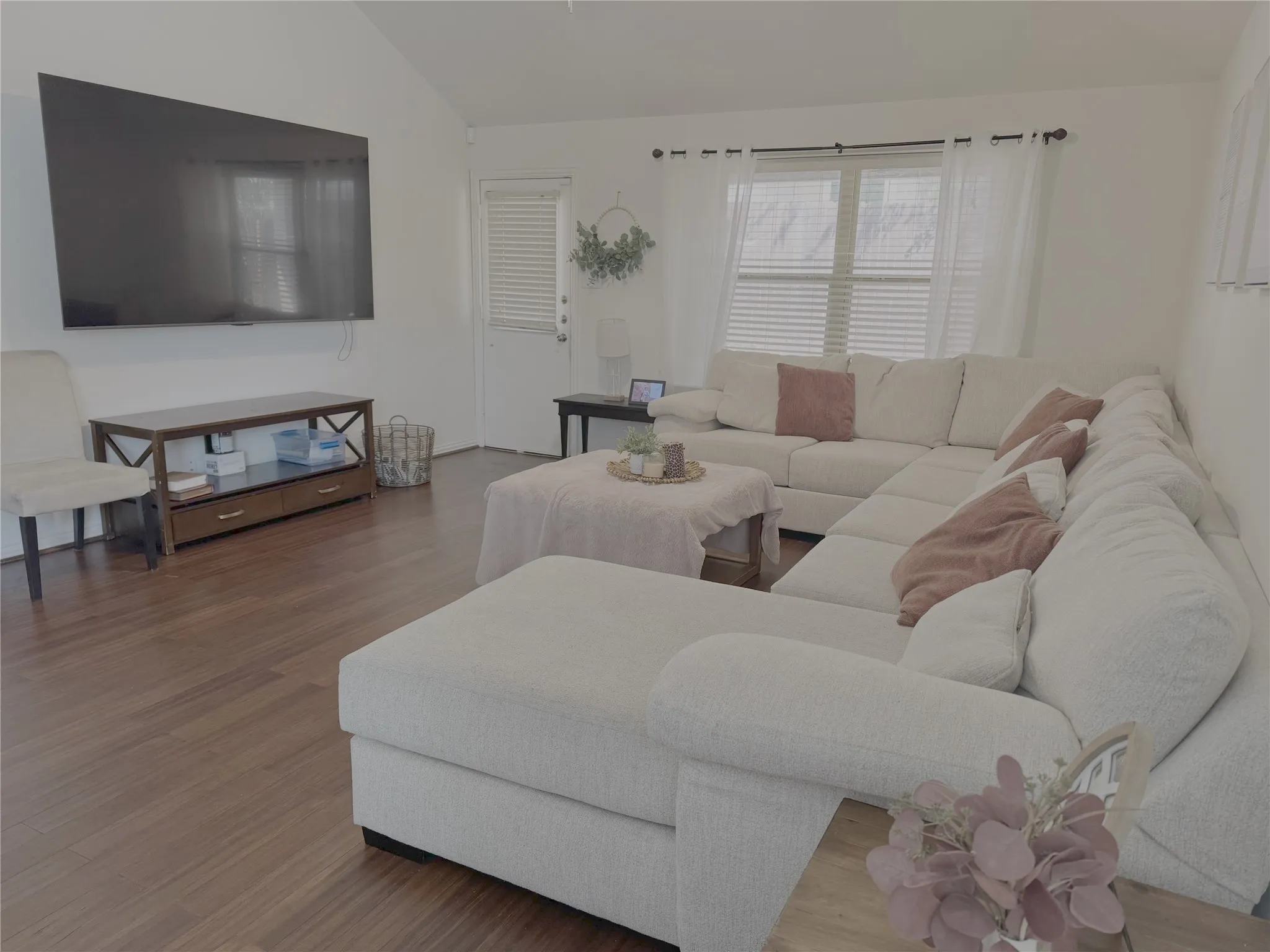 Single Family Residence For Rent in Tarrant County , 4900 Lemon Grove Drive, Fort Worth, Texas 76135, 4 Bedroom, 2 Bathroom, 2 Garage spaces, 1,952 Sqft, built in 2014, mls#21376878, Real Estate Agent in Fort Worth, Homes For Rent in Tarrant county, Homes For Rent in Fort Worth, Realtor in Fort Worth Texas, Real Estate Brokerage Independent Realty Texas, Luminita Cordes Realtor
