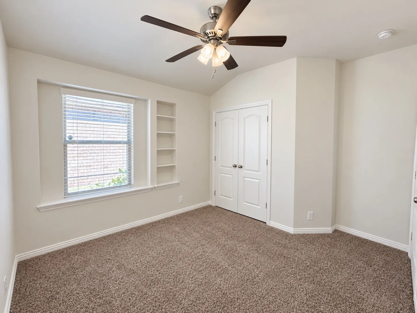 Single Family Residence For Rent in Tarrant County , 4900 Lemon Grove Drive, Fort Worth, Texas 76135, 4 Bedroom, 2 Bathroom, 2 Garage spaces, 1,952 Sqft, built in 2014, mls#21376878, Real Estate Agent in Fort Worth, Homes For Rent in Tarrant county, Homes For Rent in Fort Worth, Realtor in Fort Worth Texas, Real Estate Brokerage Independent Realty Texas, Luminita Cordes Realtor