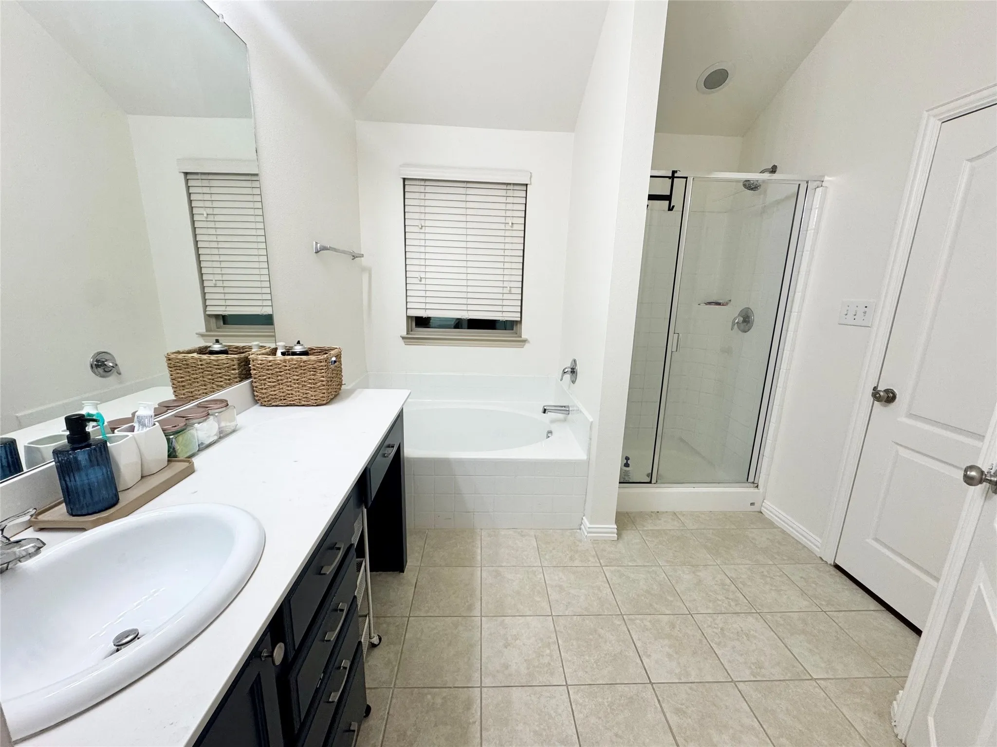 Single Family Residence For Rent in Tarrant County , 4900 Lemon Grove Drive, Fort Worth, Texas 76135, 4 Bedroom, 2 Bathroom, 2 Garage spaces, 1,952 Sqft, built in 2014, mls#21376878, Real Estate Agent in Fort Worth, Homes For Rent in Tarrant county, Homes For Rent in Fort Worth, Realtor in Fort Worth Texas, Real Estate Brokerage Independent Realty Texas, Luminita Cordes Realtor