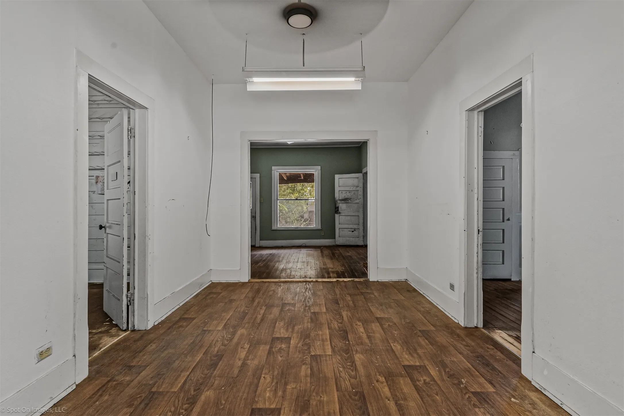 Single Family Residence For Sale in Kaufman County , 304 N Catherine Street, Terrell, Texas 75160, 3 Bedroom, 1 Bathroom, Garage spaces, 2,056 Sqft, built in 1915, mls#21374239, Real Estate Agent in Terrell, Homes For Sale in Kaufman county, Homes For Sale in Terrell, Realtor in Terrell Texas, Real Estate Brokerage Independent Realty Texas, Luminita Cordes Realtor