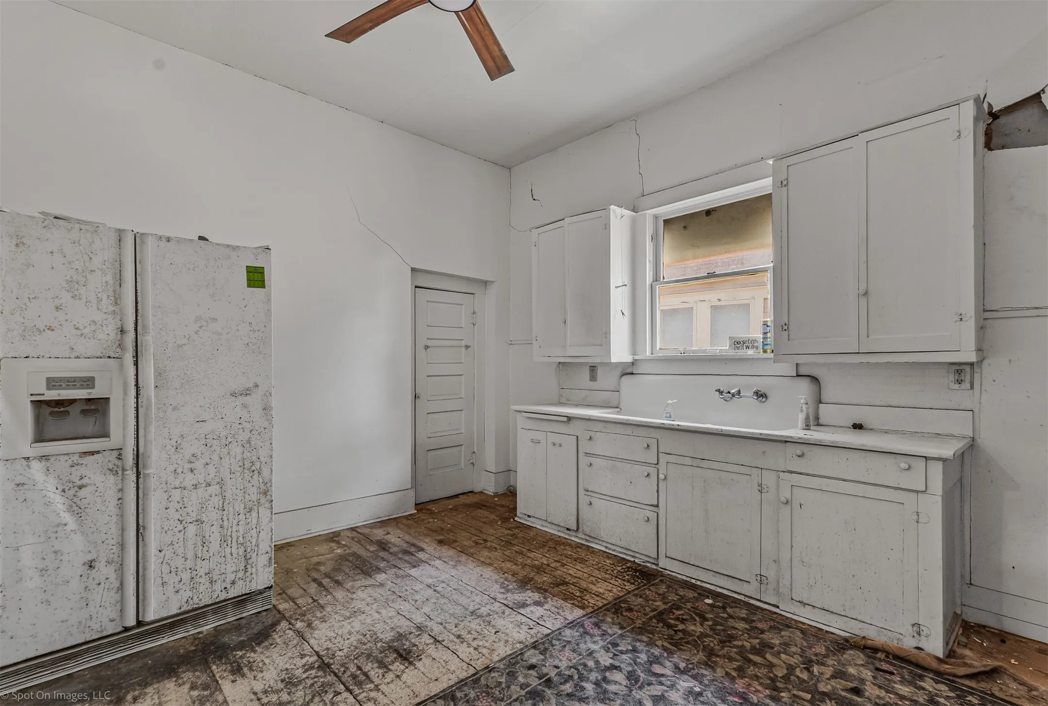Single Family Residence For Sale in Kaufman County , 304 N Catherine Street, Terrell, Texas 75160, 3 Bedroom, 1 Bathroom, Garage spaces, 2,056 Sqft, built in 1915, mls#21374239, Real Estate Agent in Terrell, Homes For Sale in Kaufman county, Homes For Sale in Terrell, Realtor in Terrell Texas, Real Estate Brokerage Independent Realty Texas, Luminita Cordes Realtor