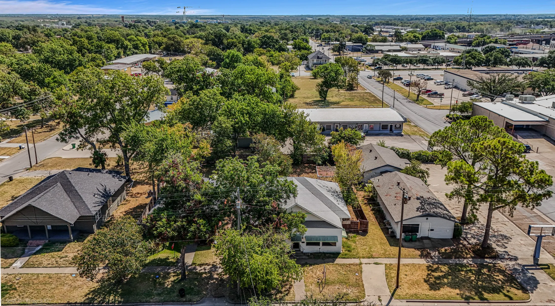 Single Family Residence For Sale in Kaufman County , 304 N Catherine Street, Terrell, Texas 75160, 3 Bedroom, 1 Bathroom, Garage spaces, 2,056 Sqft, built in 1915, mls#21374239, Real Estate Agent in Terrell, Homes For Sale in Kaufman county, Homes For Sale in Terrell, Realtor in Terrell Texas, Real Estate Brokerage Independent Realty Texas, Luminita Cordes Realtor