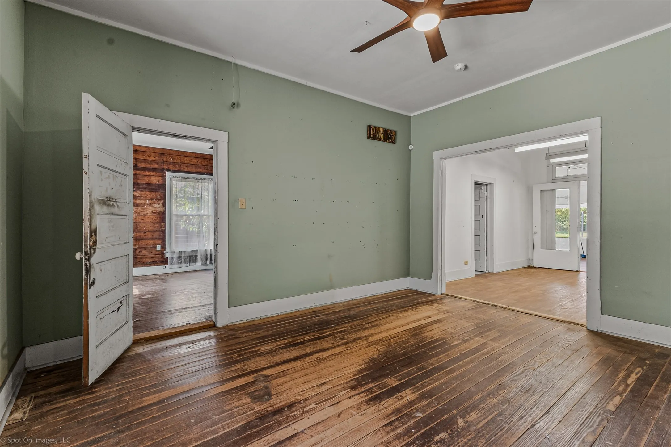Single Family Residence For Sale in Kaufman County , 304 N Catherine Street, Terrell, Texas 75160, 3 Bedroom, 1 Bathroom, Garage spaces, 2,056 Sqft, built in 1915, mls#21374239, Real Estate Agent in Terrell, Homes For Sale in Kaufman county, Homes For Sale in Terrell, Realtor in Terrell Texas, Real Estate Brokerage Independent Realty Texas, Luminita Cordes Realtor