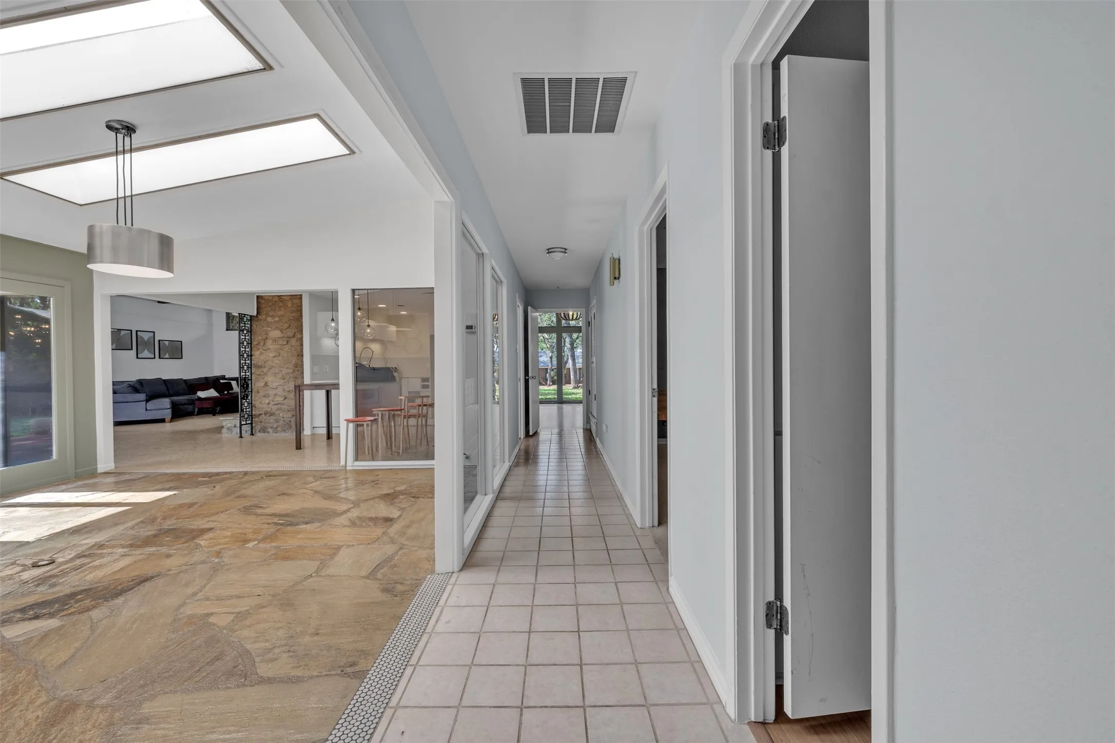 Single Family Residence For Sale in Tarrant County , 4900 Wondol Court, North Richland Hills, Texas 76053, 3 Bedroom, 4 Bathroom, 4 Garage spaces, 3,371 Sqft, built in 1963, mls#21376249, Real Estate Agent in North Richland Hills, Homes For Sale in Tarrant county, Homes For Sale in North Richland Hills, Realtor in North Richland Hills Texas, Real Estate Brokerage Independent Realty Texas, Luminita Cordes Realtor