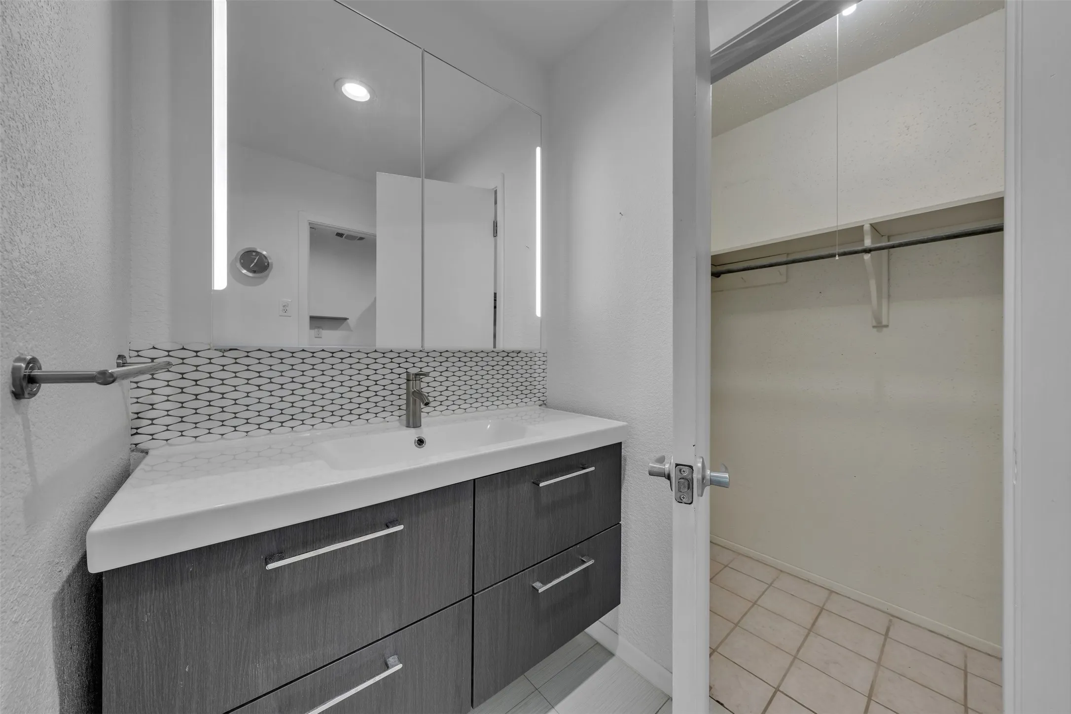 Single Family Residence For Sale in Tarrant County , 4900 Wondol Court, North Richland Hills, Texas 76053, 3 Bedroom, 4 Bathroom, 4 Garage spaces, 3,371 Sqft, built in 1963, mls#21376249, Real Estate Agent in North Richland Hills, Homes For Sale in Tarrant county, Homes For Sale in North Richland Hills, Realtor in North Richland Hills Texas, Real Estate Brokerage Independent Realty Texas, Luminita Cordes Realtor