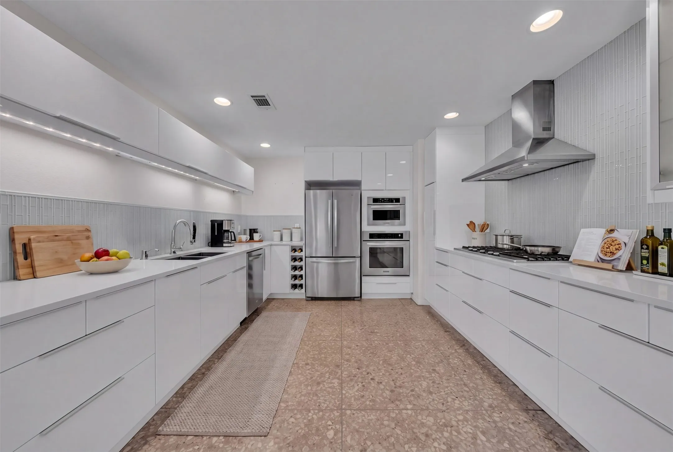 Single Family Residence For Sale in Tarrant County , 4900 Wondol Court, North Richland Hills, Texas 76053, 3 Bedroom, 4 Bathroom, 4 Garage spaces, 3,371 Sqft, built in 1963, mls#21376249, Real Estate Agent in North Richland Hills, Homes For Sale in Tarrant county, Homes For Sale in North Richland Hills, Realtor in North Richland Hills Texas, Real Estate Brokerage Independent Realty Texas, Luminita Cordes Realtor