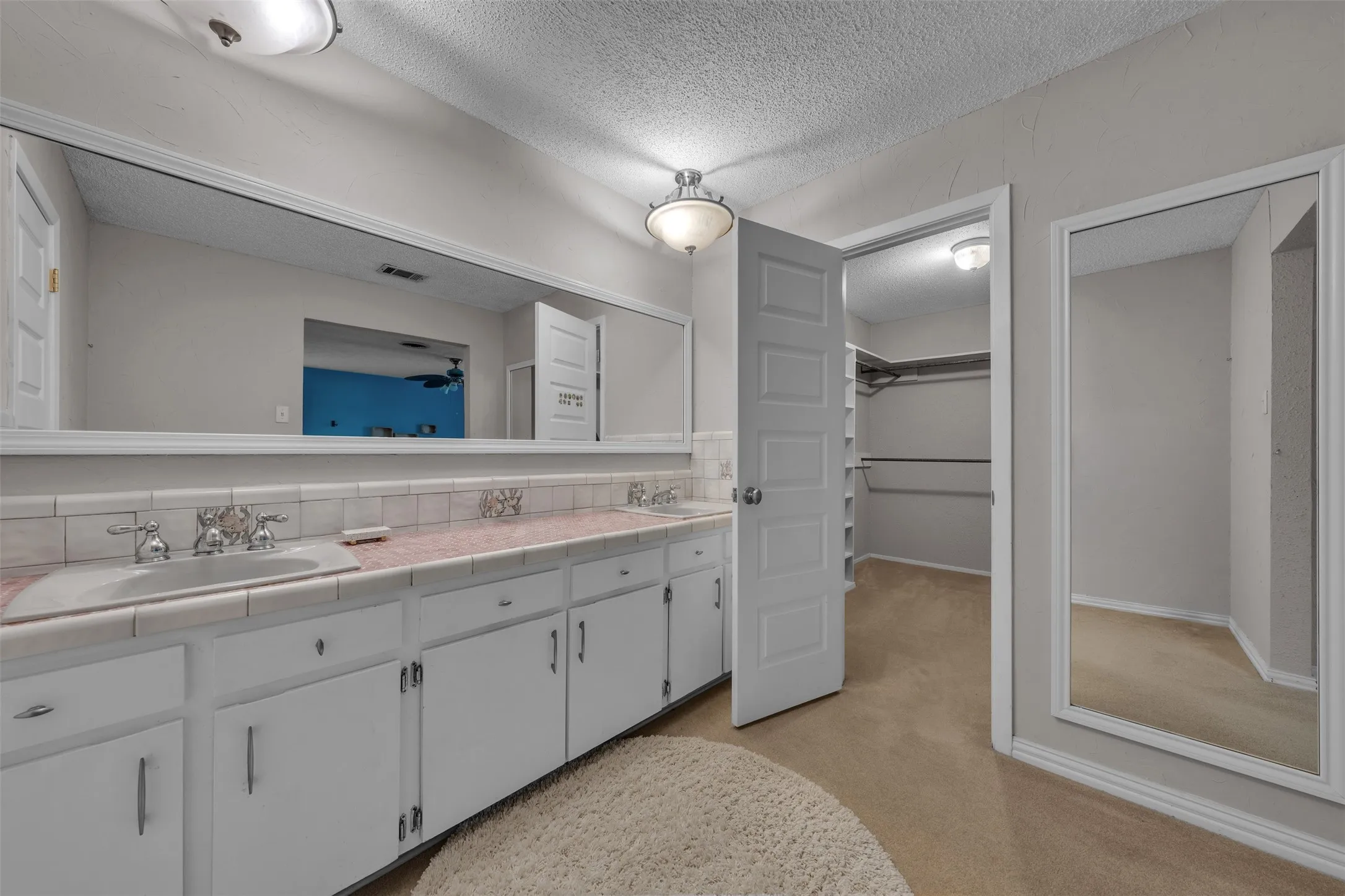 Single Family Residence For Sale in Tarrant County , 4900 Wondol Court, North Richland Hills, Texas 76053, 3 Bedroom, 4 Bathroom, 4 Garage spaces, 3,371 Sqft, built in 1963, mls#21376249, Real Estate Agent in North Richland Hills, Homes For Sale in Tarrant county, Homes For Sale in North Richland Hills, Realtor in North Richland Hills Texas, Real Estate Brokerage Independent Realty Texas, Luminita Cordes Realtor