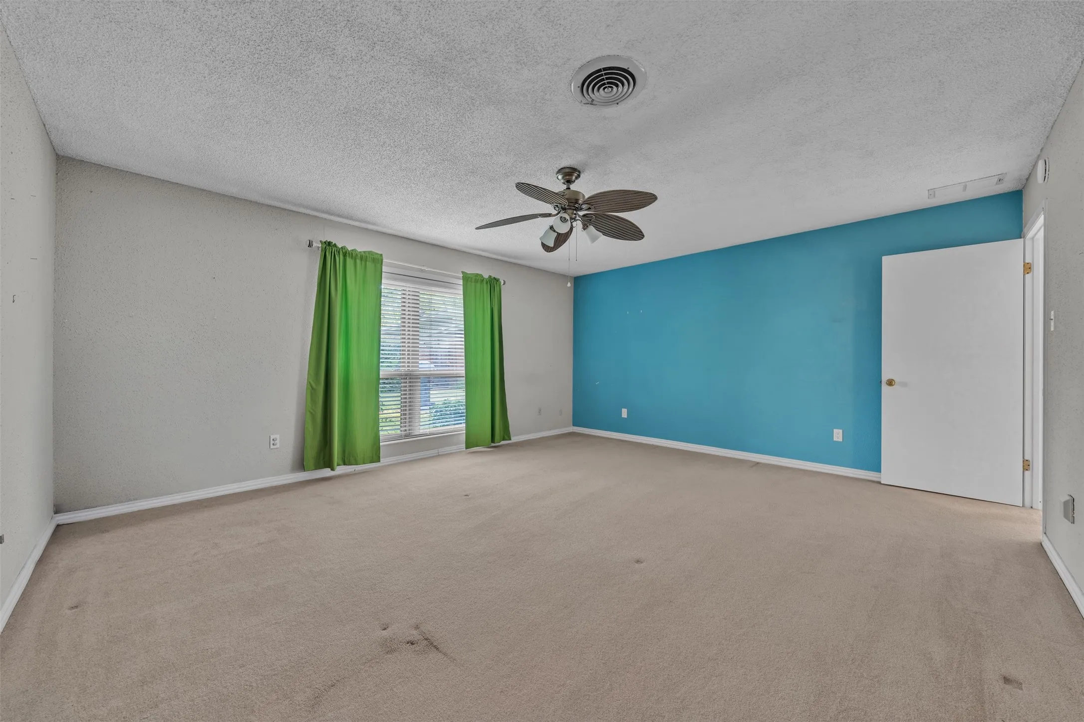 Single Family Residence For Sale in Tarrant County , 4900 Wondol Court, North Richland Hills, Texas 76053, 3 Bedroom, 4 Bathroom, 4 Garage spaces, 3,371 Sqft, built in 1963, mls#21376249, Real Estate Agent in North Richland Hills, Homes For Sale in Tarrant county, Homes For Sale in North Richland Hills, Realtor in North Richland Hills Texas, Real Estate Brokerage Independent Realty Texas, Luminita Cordes Realtor
