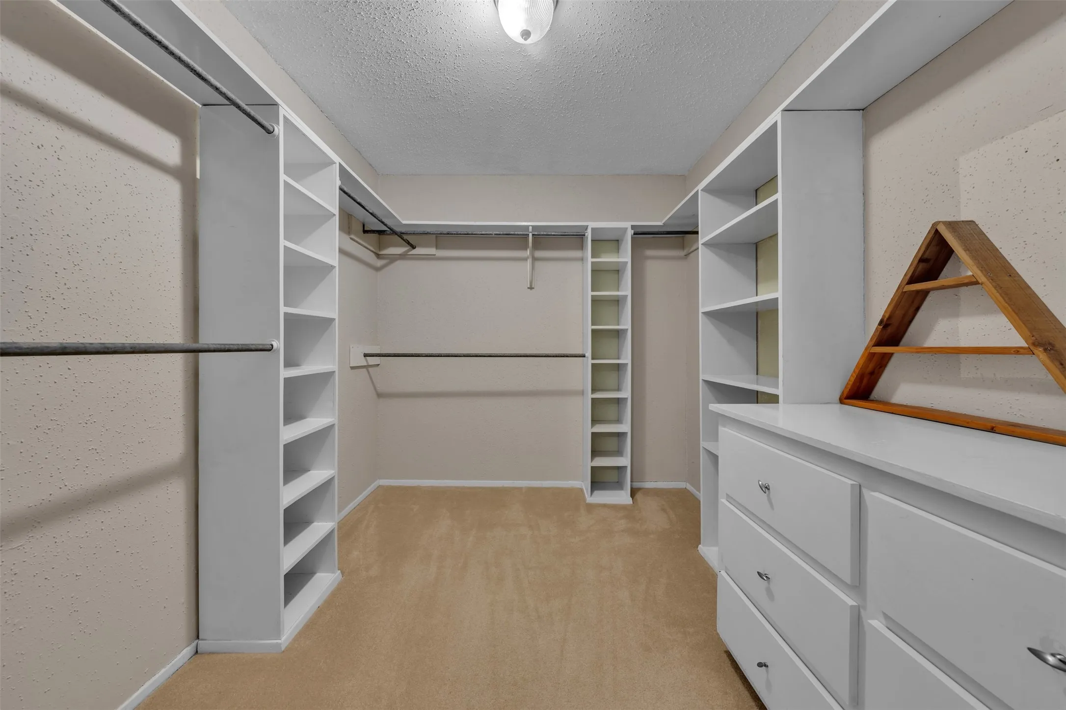 Single Family Residence For Sale in Tarrant County , 4900 Wondol Court, North Richland Hills, Texas 76053, 3 Bedroom, 4 Bathroom, 4 Garage spaces, 3,371 Sqft, built in 1963, mls#21376249, Real Estate Agent in North Richland Hills, Homes For Sale in Tarrant county, Homes For Sale in North Richland Hills, Realtor in North Richland Hills Texas, Real Estate Brokerage Independent Realty Texas, Luminita Cordes Realtor