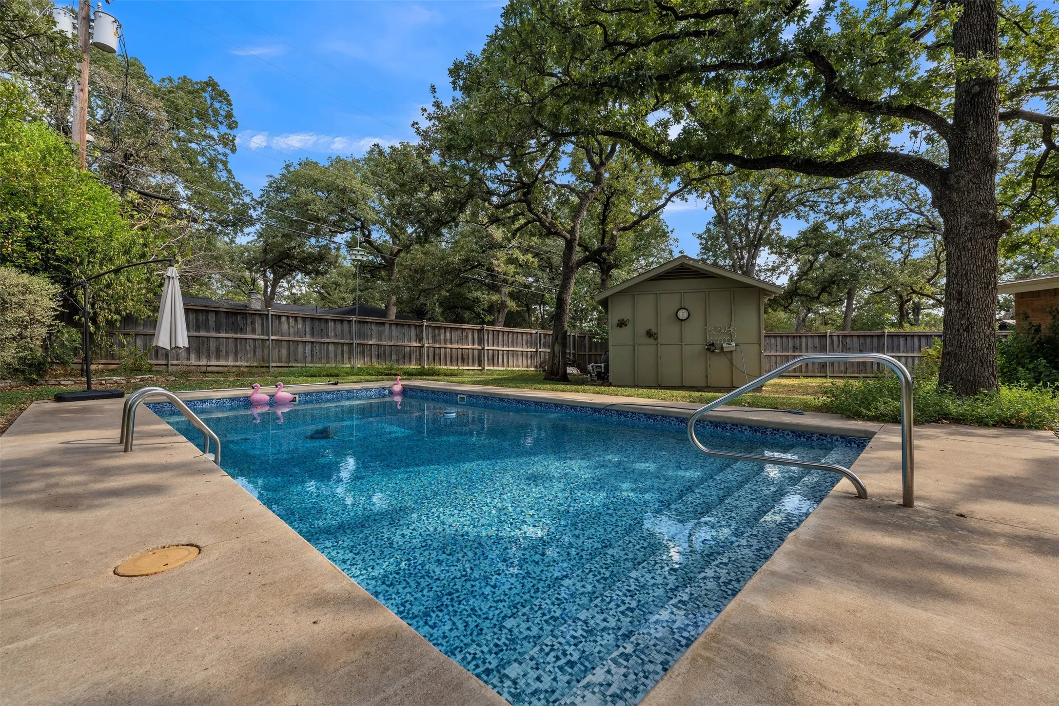 Single Family Residence For Sale in Tarrant County , 4900 Wondol Court, North Richland Hills, Texas 76053, 3 Bedroom, 4 Bathroom, 4 Garage spaces, 3,371 Sqft, built in 1963, mls#21376249, Real Estate Agent in North Richland Hills, Homes For Sale in Tarrant county, Homes For Sale in North Richland Hills, Realtor in North Richland Hills Texas, Real Estate Brokerage Independent Realty Texas, Luminita Cordes Realtor