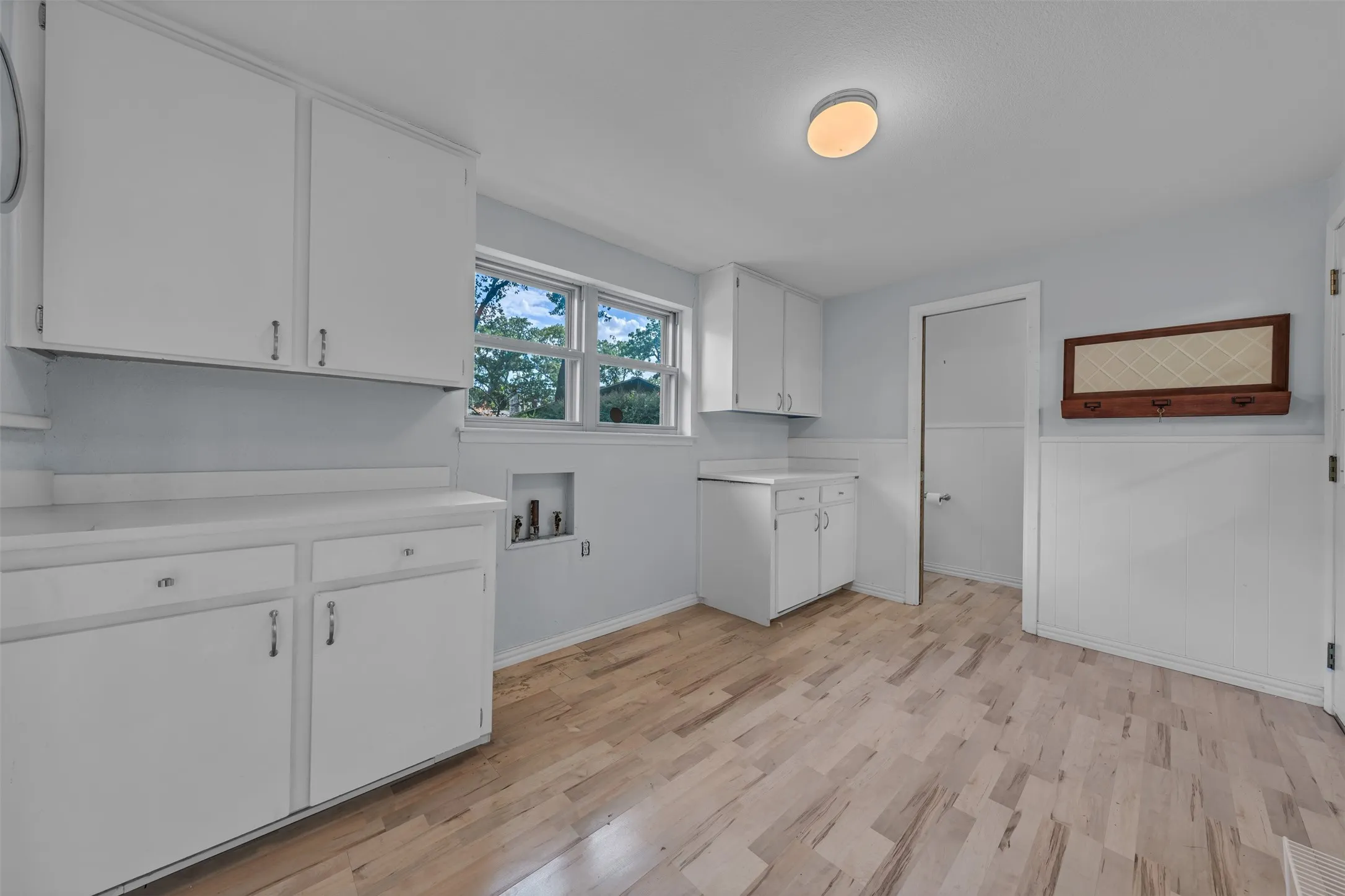 Single Family Residence For Sale in Tarrant County , 4900 Wondol Court, North Richland Hills, Texas 76053, 3 Bedroom, 4 Bathroom, 4 Garage spaces, 3,371 Sqft, built in 1963, mls#21376249, Real Estate Agent in North Richland Hills, Homes For Sale in Tarrant county, Homes For Sale in North Richland Hills, Realtor in North Richland Hills Texas, Real Estate Brokerage Independent Realty Texas, Luminita Cordes Realtor