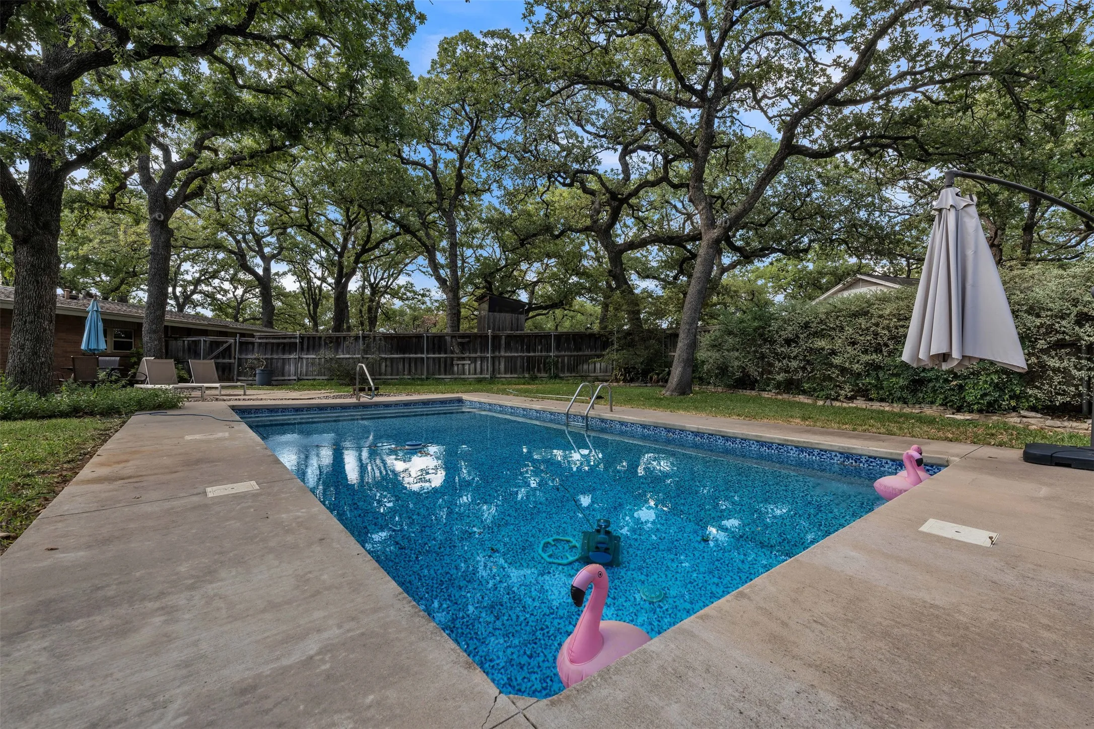 Single Family Residence For Sale in Tarrant County , 4900 Wondol Court, North Richland Hills, Texas 76053, 3 Bedroom, 4 Bathroom, 4 Garage spaces, 3,371 Sqft, built in 1963, mls#21376249, Real Estate Agent in North Richland Hills, Homes For Sale in Tarrant county, Homes For Sale in North Richland Hills, Realtor in North Richland Hills Texas, Real Estate Brokerage Independent Realty Texas, Luminita Cordes Realtor