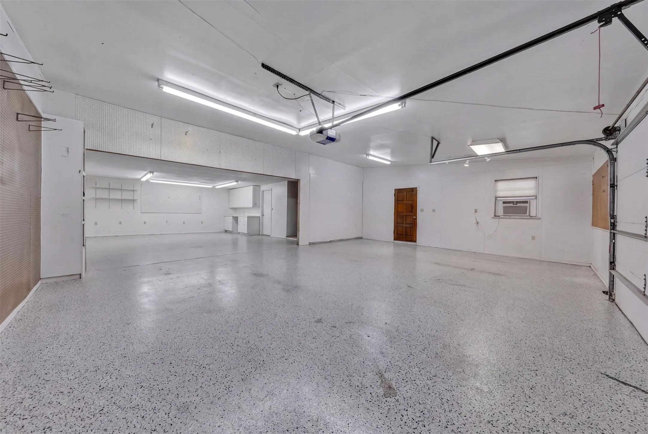 Single Family Residence For Sale in Tarrant County , 4900 Wondol Court, North Richland Hills, Texas 76053, 3 Bedroom, 4 Bathroom, 4 Garage spaces, 3,371 Sqft, built in 1963, mls#21376249, Real Estate Agent in North Richland Hills, Homes For Sale in Tarrant county, Homes For Sale in North Richland Hills, Realtor in North Richland Hills Texas, Real Estate Brokerage Independent Realty Texas, Luminita Cordes Realtor