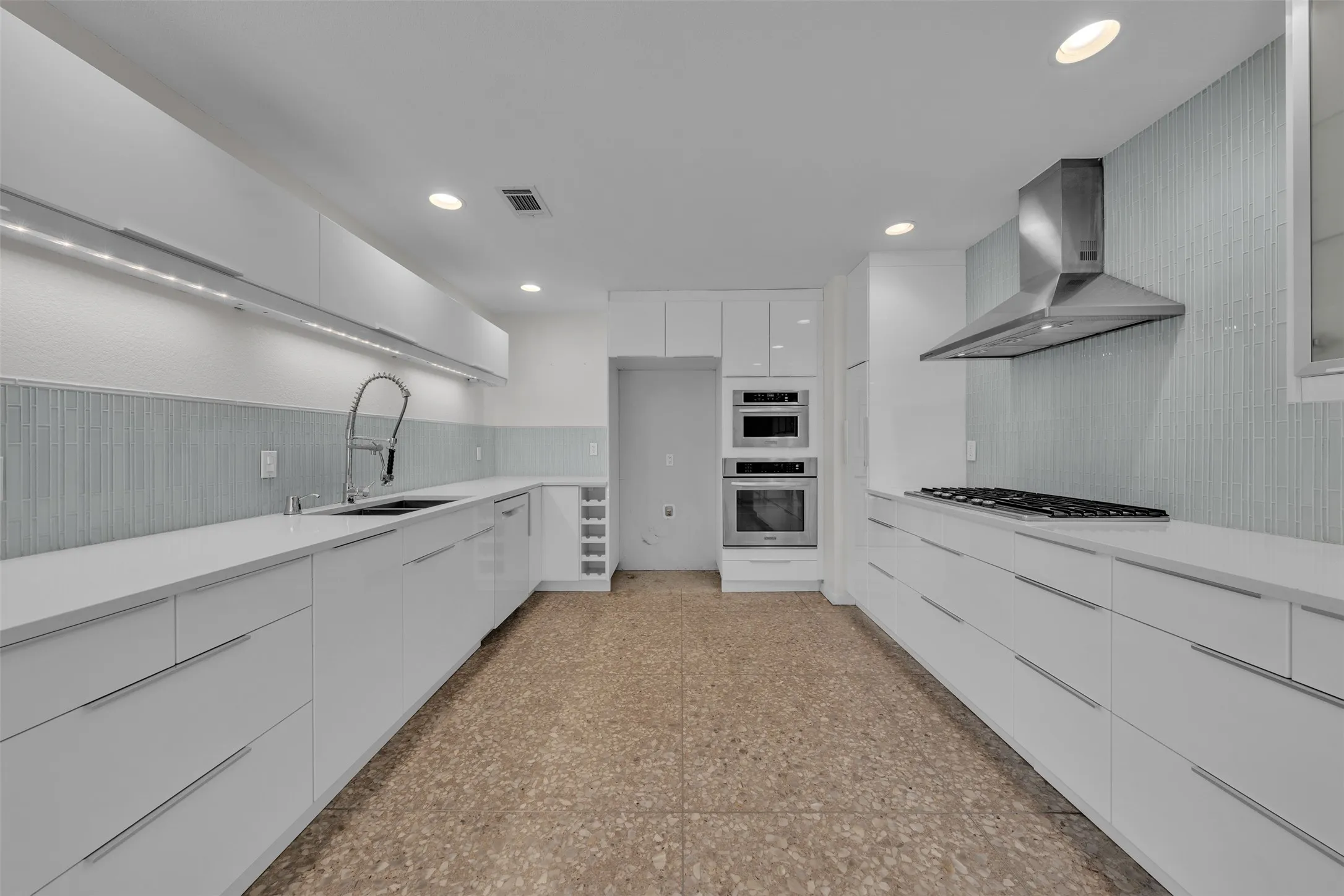 Single Family Residence For Sale in Tarrant County , 4900 Wondol Court, North Richland Hills, Texas 76053, 3 Bedroom, 4 Bathroom, 4 Garage spaces, 3,371 Sqft, built in 1963, mls#21376249, Real Estate Agent in North Richland Hills, Homes For Sale in Tarrant county, Homes For Sale in North Richland Hills, Realtor in North Richland Hills Texas, Real Estate Brokerage Independent Realty Texas, Luminita Cordes Realtor