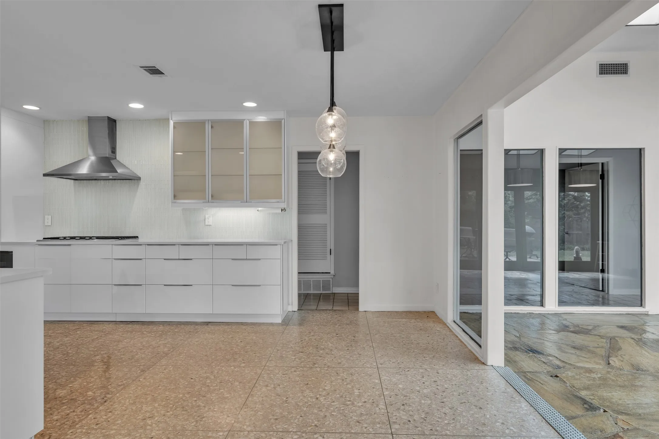 Single Family Residence For Sale in Tarrant County , 4900 Wondol Court, North Richland Hills, Texas 76053, 3 Bedroom, 4 Bathroom, 4 Garage spaces, 3,371 Sqft, built in 1963, mls#21376249, Real Estate Agent in North Richland Hills, Homes For Sale in Tarrant county, Homes For Sale in North Richland Hills, Realtor in North Richland Hills Texas, Real Estate Brokerage Independent Realty Texas, Luminita Cordes Realtor