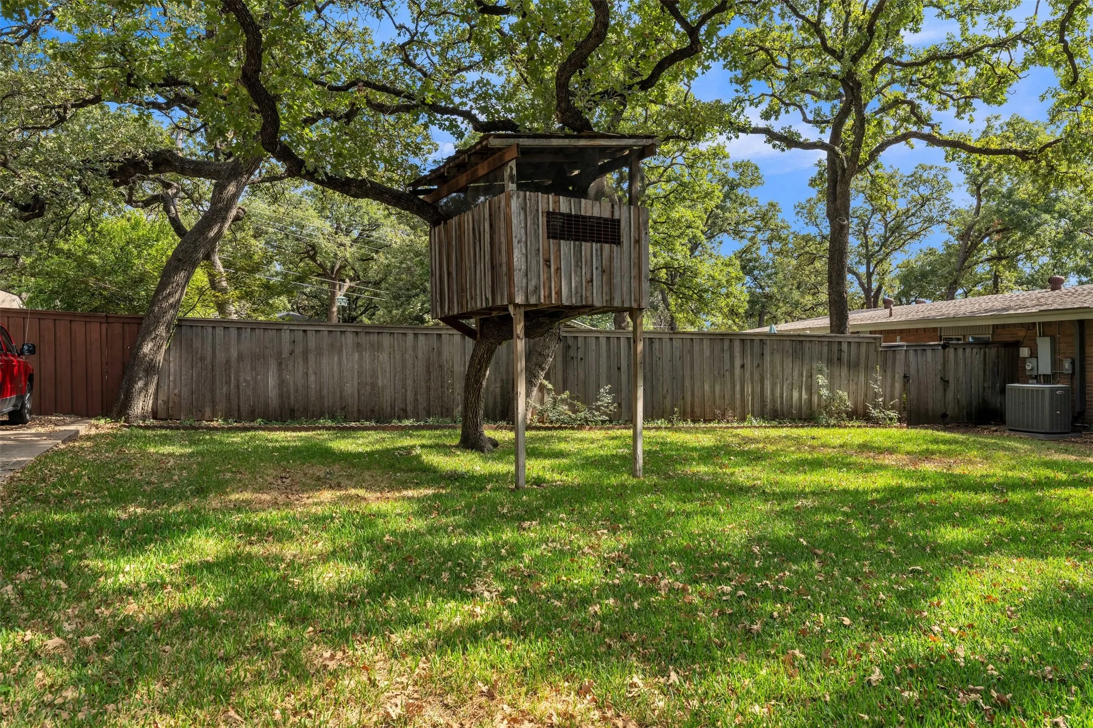 Single Family Residence For Sale in Tarrant County , 4900 Wondol Court, North Richland Hills, Texas 76053, 3 Bedroom, 4 Bathroom, 4 Garage spaces, 3,371 Sqft, built in 1963, mls#21376249, Real Estate Agent in North Richland Hills, Homes For Sale in Tarrant county, Homes For Sale in North Richland Hills, Realtor in North Richland Hills Texas, Real Estate Brokerage Independent Realty Texas, Luminita Cordes Realtor