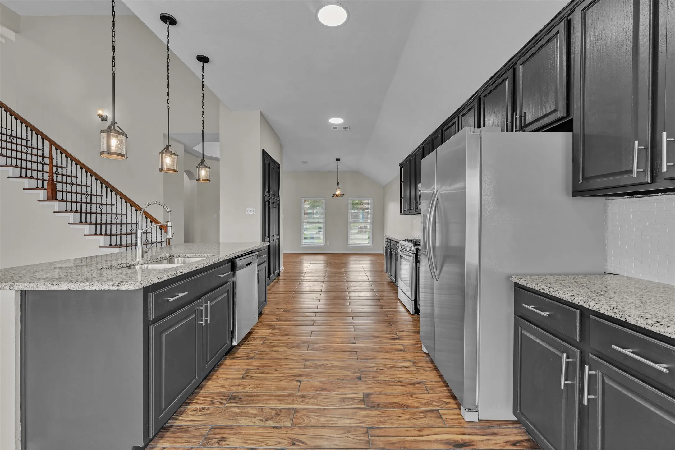 Single Family Residence For Sale in Dallas County , 321 Carissa Court, Mesquite, Texas 75150, 4 Bedroom, 3 Bathroom, 2 Garage spaces, 2,655 Sqft, built in 2003, mls#21376359, Real Estate Agent in Mesquite, Homes For Sale in Dallas county, Homes For Sale in Mesquite, Realtor in Mesquite Texas, Real Estate Brokerage Independent Realty Texas, Luminita Cordes Realtor