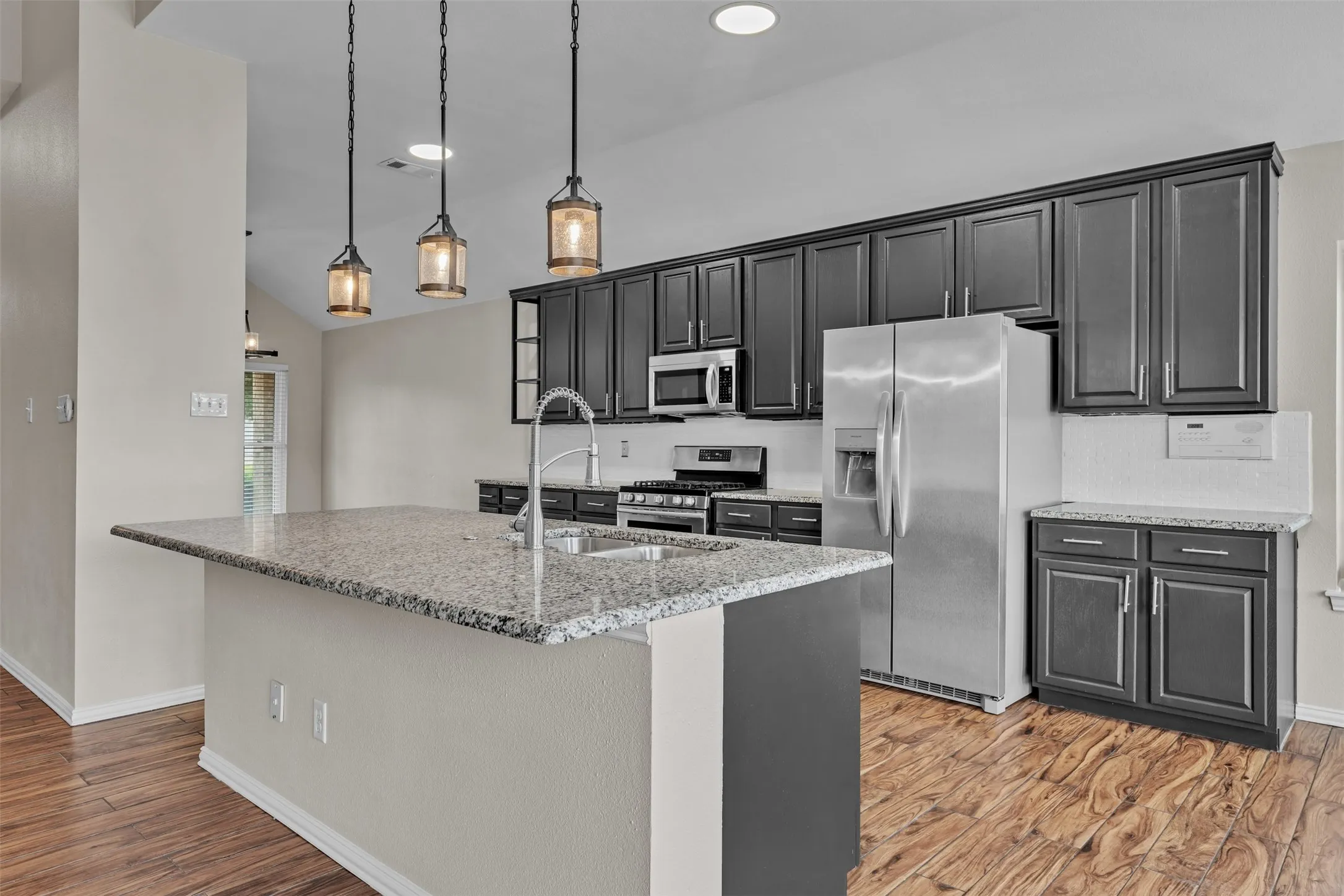 Single Family Residence For Sale in Dallas County , 321 Carissa Court, Mesquite, Texas 75150, 4 Bedroom, 3 Bathroom, 2 Garage spaces, 2,655 Sqft, built in 2003, mls#21376359, Real Estate Agent in Mesquite, Homes For Sale in Dallas county, Homes For Sale in Mesquite, Realtor in Mesquite Texas, Real Estate Brokerage Independent Realty Texas, Luminita Cordes Realtor