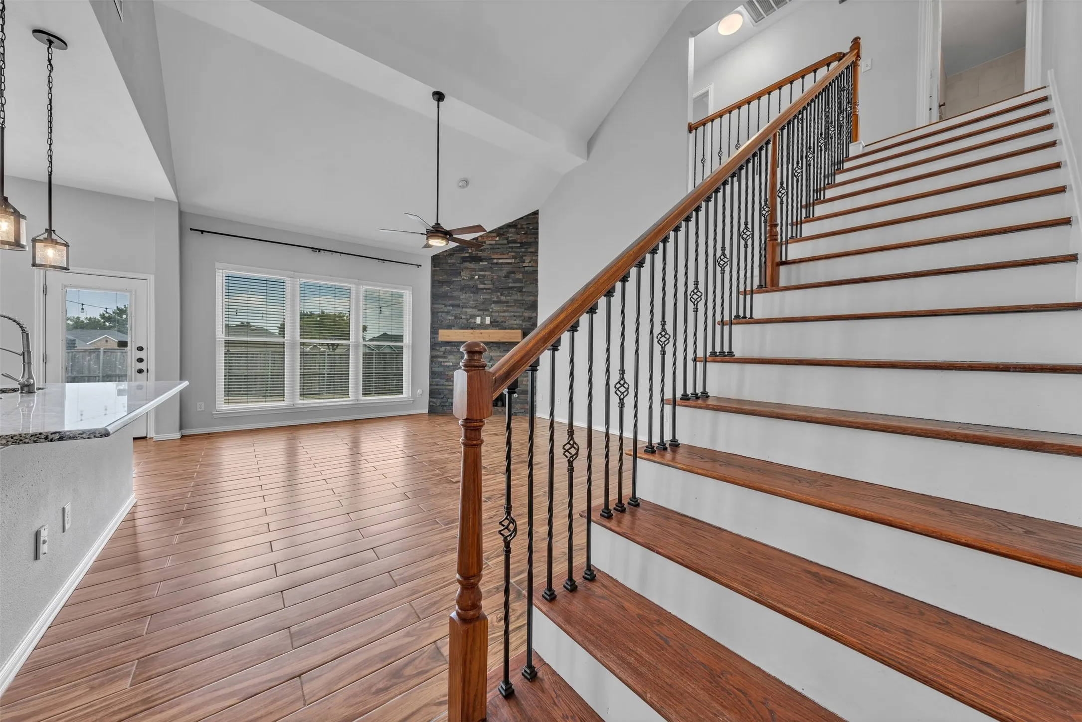 Single Family Residence For Sale in Dallas County , 321 Carissa Court, Mesquite, Texas 75150, 4 Bedroom, 3 Bathroom, 2 Garage spaces, 2,655 Sqft, built in 2003, mls#21376359, Real Estate Agent in Mesquite, Homes For Sale in Dallas county, Homes For Sale in Mesquite, Realtor in Mesquite Texas, Real Estate Brokerage Independent Realty Texas, Luminita Cordes Realtor