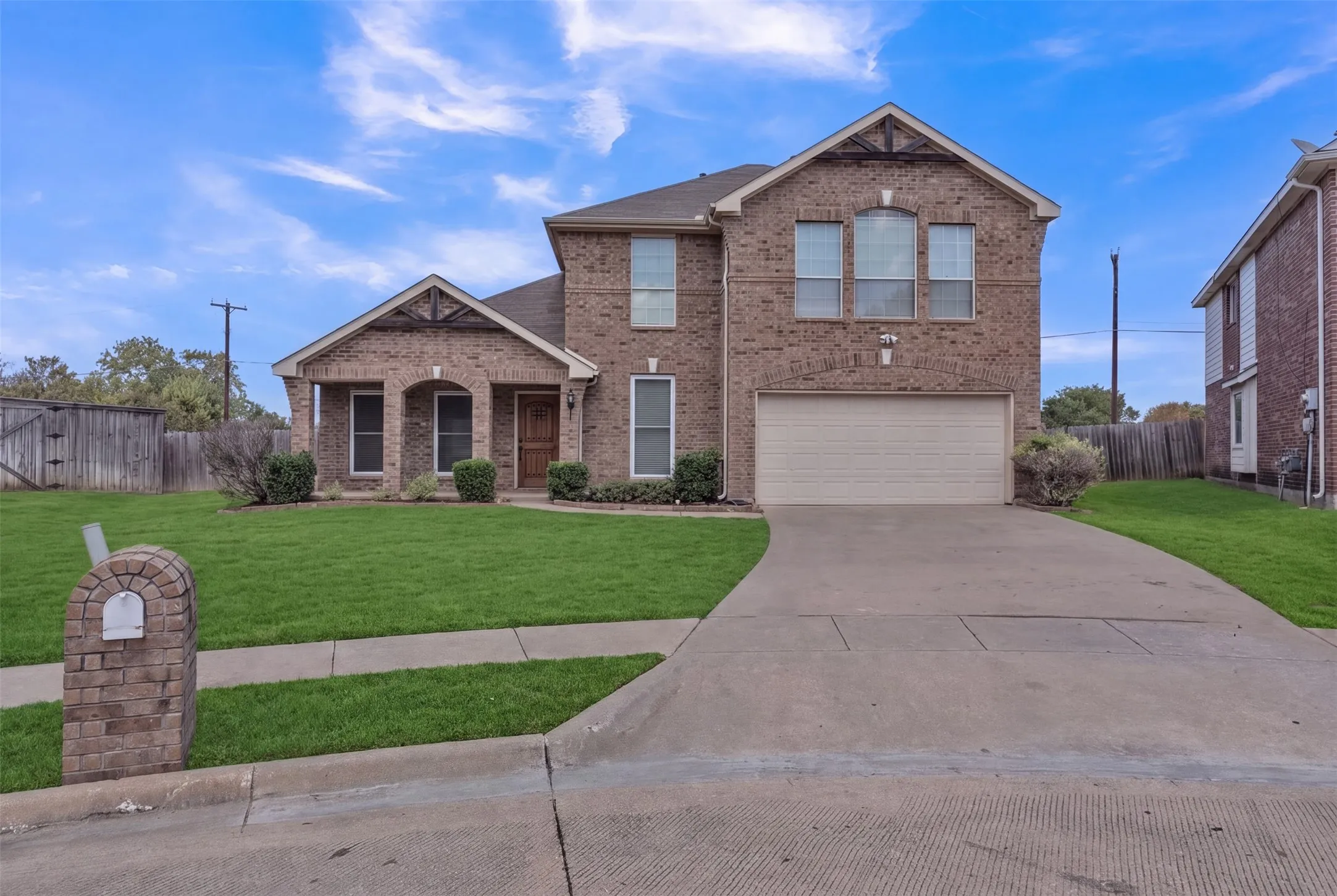 Single Family Residence For Sale in Dallas County , 321 Carissa Court, Mesquite, Texas 75150, 4 Bedroom, 3 Bathroom, 2 Garage spaces, 2,655 Sqft, built in 2003, mls#21376359, Real Estate Agent in Mesquite, Homes For Sale in Dallas county, Homes For Sale in Mesquite, Realtor in Mesquite Texas, Real Estate Brokerage Independent Realty Texas, Luminita Cordes Realtor