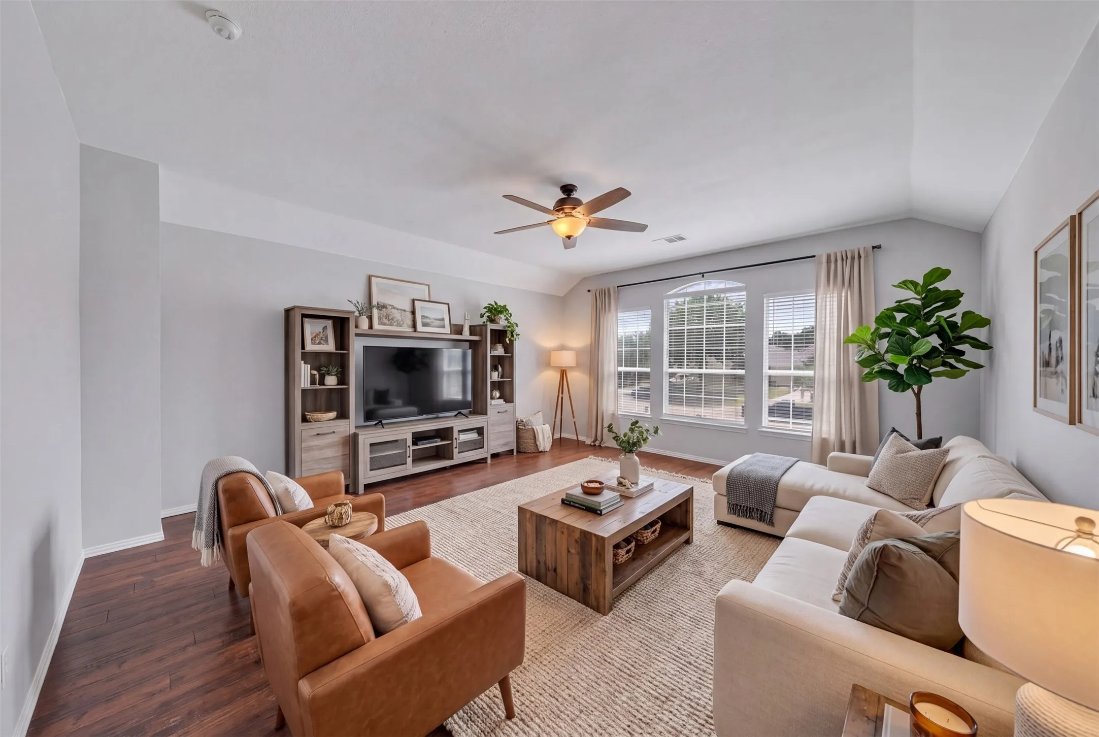 Single Family Residence For Sale in Dallas County , 321 Carissa Court, Mesquite, Texas 75150, 4 Bedroom, 3 Bathroom, 2 Garage spaces, 2,655 Sqft, built in 2003, mls#21376359, Real Estate Agent in Mesquite, Homes For Sale in Dallas county, Homes For Sale in Mesquite, Realtor in Mesquite Texas, Real Estate Brokerage Independent Realty Texas, Luminita Cordes Realtor