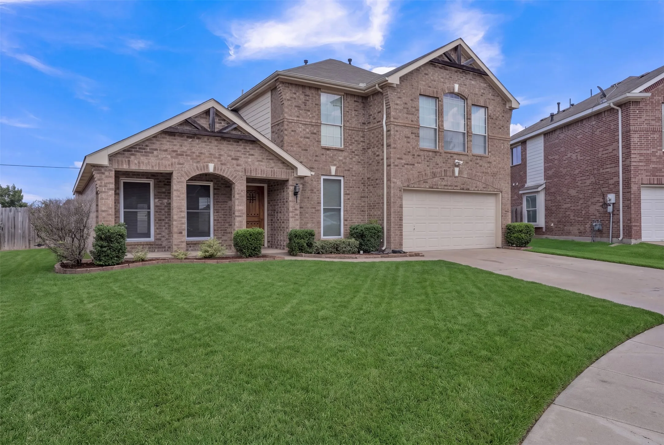 Single Family Residence For Sale in Dallas County , 321 Carissa Court, Mesquite, Texas 75150, 4 Bedroom, 3 Bathroom, 2 Garage spaces, 2,655 Sqft, built in 2003, mls#21376359, Real Estate Agent in Mesquite, Homes For Sale in Dallas county, Homes For Sale in Mesquite, Realtor in Mesquite Texas, Real Estate Brokerage Independent Realty Texas, Luminita Cordes Realtor