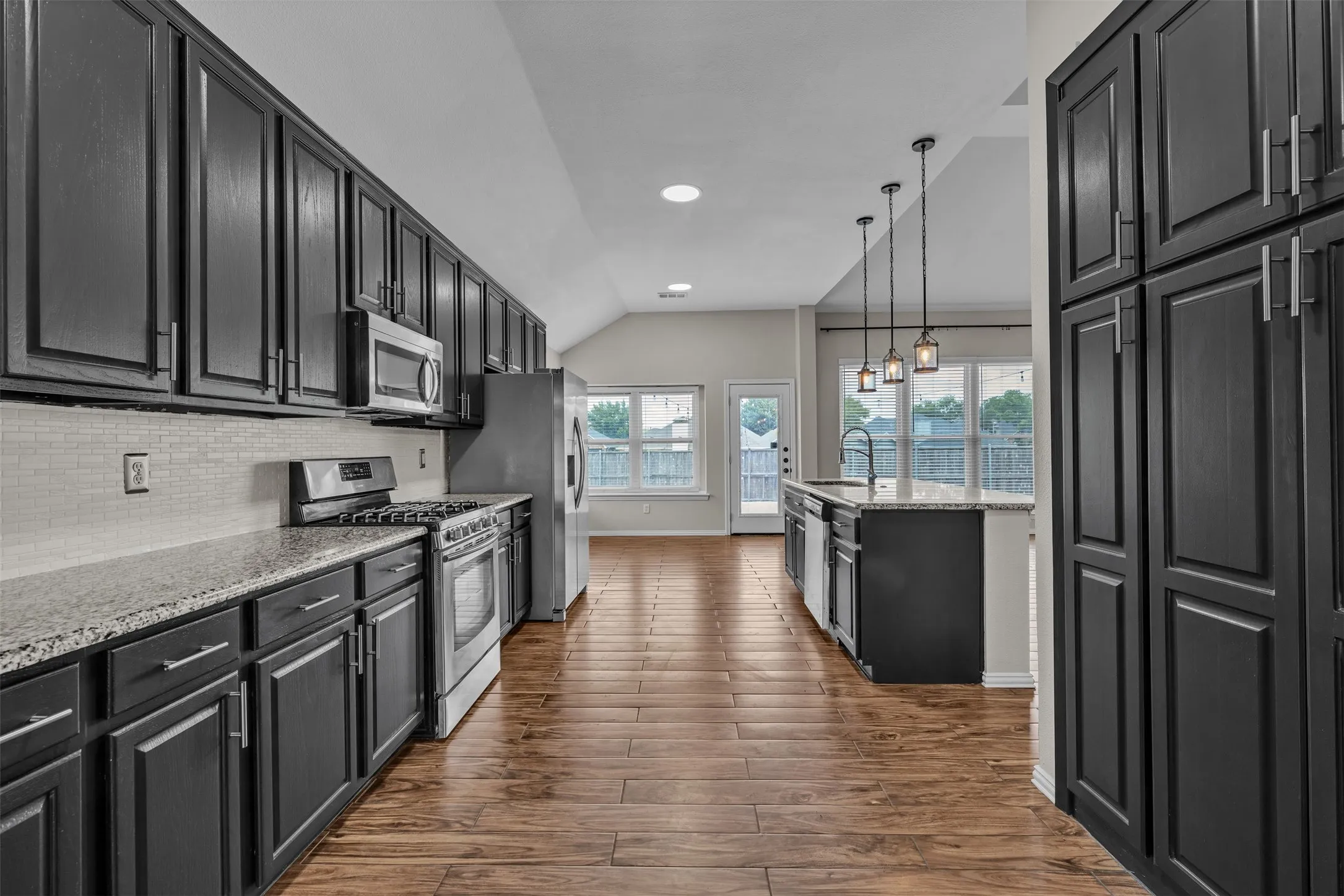 Single Family Residence For Sale in Dallas County , 321 Carissa Court, Mesquite, Texas 75150, 4 Bedroom, 3 Bathroom, 2 Garage spaces, 2,655 Sqft, built in 2003, mls#21376359, Real Estate Agent in Mesquite, Homes For Sale in Dallas county, Homes For Sale in Mesquite, Realtor in Mesquite Texas, Real Estate Brokerage Independent Realty Texas, Luminita Cordes Realtor