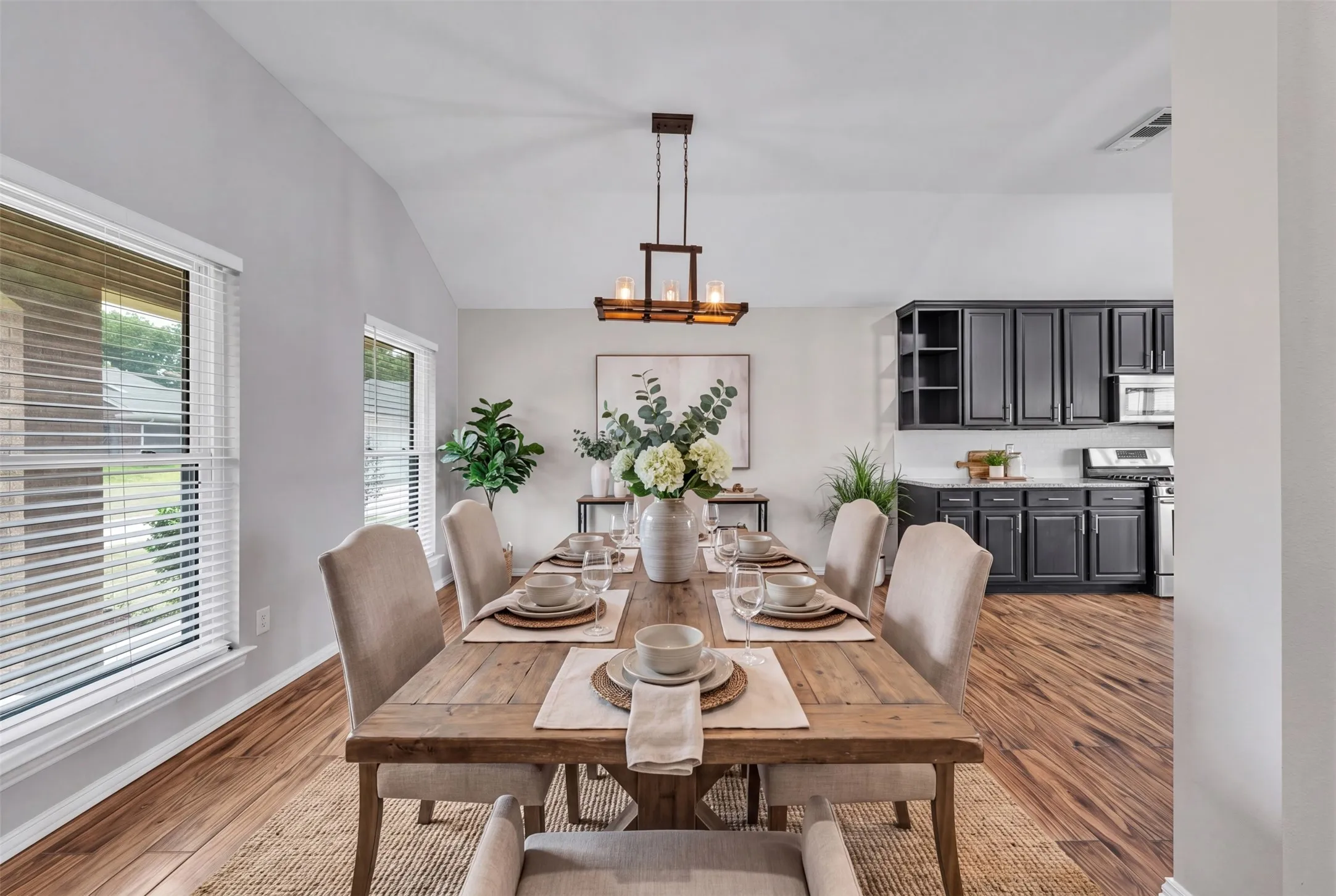 Single Family Residence For Sale in Dallas County , 321 Carissa Court, Mesquite, Texas 75150, 4 Bedroom, 3 Bathroom, 2 Garage spaces, 2,655 Sqft, built in 2003, mls#21376359, Real Estate Agent in Mesquite, Homes For Sale in Dallas county, Homes For Sale in Mesquite, Realtor in Mesquite Texas, Real Estate Brokerage Independent Realty Texas, Luminita Cordes Realtor