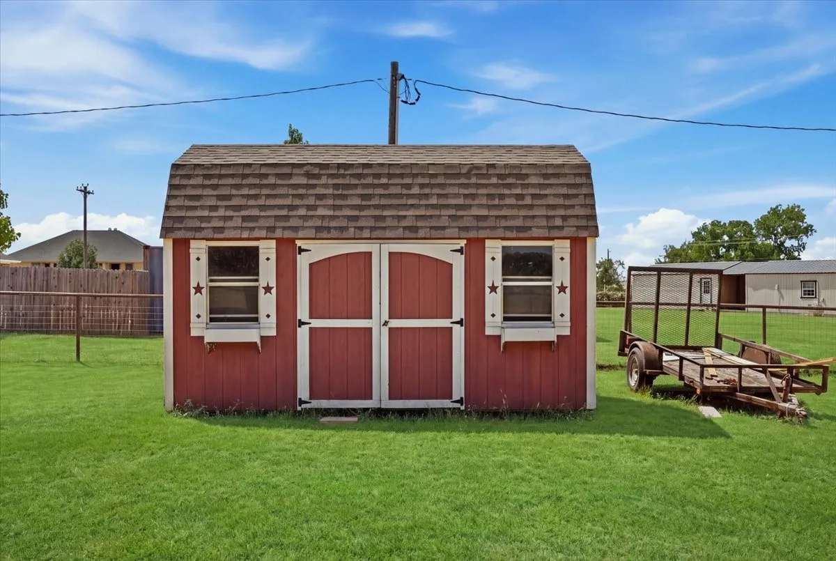 Single Family Residence For Sale in Parker County , 105 Savannah Drive, Weatherford, Texas 76087, 3 Bedroom, 2 Bathroom, 2 Garage spaces, 1,837 Sqft, built in 2005, mls#21373833, Real Estate Agent in Weatherford, Homes For Sale in Parker county, Homes For Sale in Weatherford, Realtor in Weatherford Texas, Real Estate Brokerage Independent Realty Texas, Luminita Cordes Realtor
