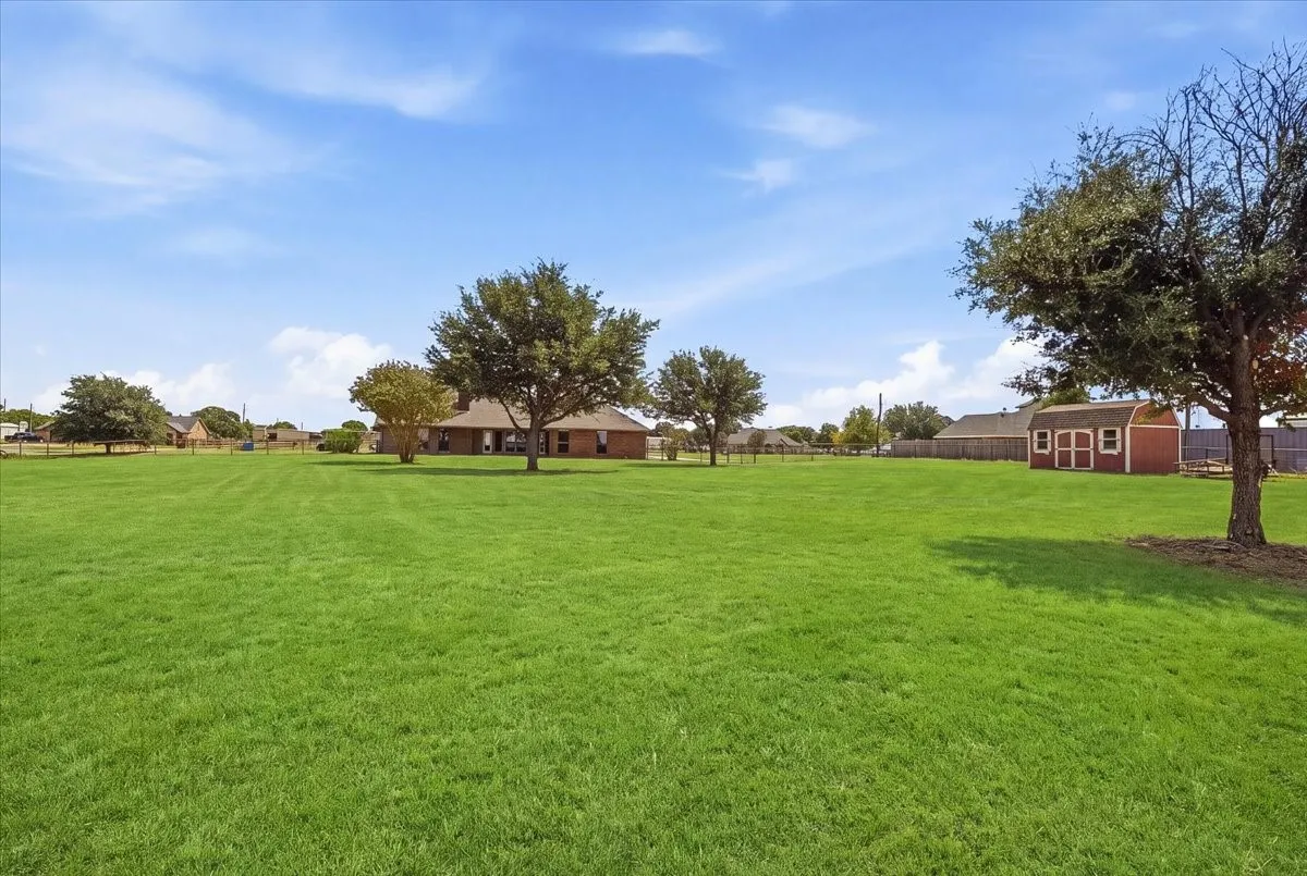 Single Family Residence For Sale in Parker County , 105 Savannah Drive, Weatherford, Texas 76087, 3 Bedroom, 2 Bathroom, 2 Garage spaces, 1,837 Sqft, built in 2005, mls#21373833, Real Estate Agent in Weatherford, Homes For Sale in Parker county, Homes For Sale in Weatherford, Realtor in Weatherford Texas, Real Estate Brokerage Independent Realty Texas, Luminita Cordes Realtor