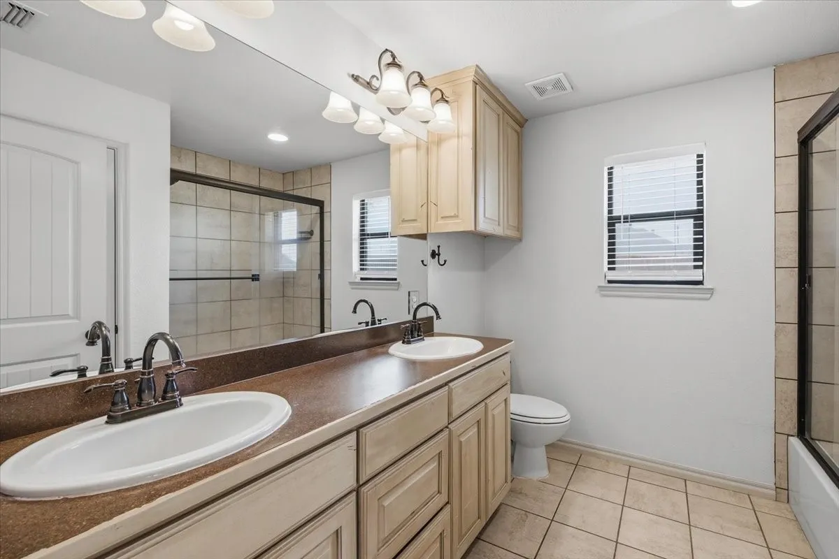 Single Family Residence For Sale in Parker County , 105 Savannah Drive, Weatherford, Texas 76087, 3 Bedroom, 2 Bathroom, 2 Garage spaces, 1,837 Sqft, built in 2005, mls#21373833, Real Estate Agent in Weatherford, Homes For Sale in Parker county, Homes For Sale in Weatherford, Realtor in Weatherford Texas, Real Estate Brokerage Independent Realty Texas, Luminita Cordes Realtor