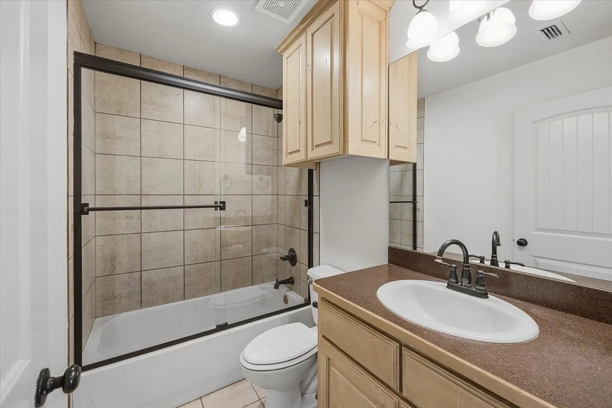 Single Family Residence For Sale in Parker County , 105 Savannah Drive, Weatherford, Texas 76087, 3 Bedroom, 2 Bathroom, 2 Garage spaces, 1,837 Sqft, built in 2005, mls#21373833, Real Estate Agent in Weatherford, Homes For Sale in Parker county, Homes For Sale in Weatherford, Realtor in Weatherford Texas, Real Estate Brokerage Independent Realty Texas, Luminita Cordes Realtor