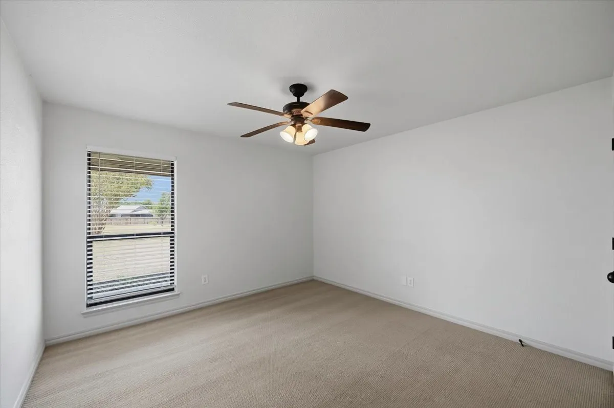 Single Family Residence For Sale in Parker County , 105 Savannah Drive, Weatherford, Texas 76087, 3 Bedroom, 2 Bathroom, 2 Garage spaces, 1,837 Sqft, built in 2005, mls#21373833, Real Estate Agent in Weatherford, Homes For Sale in Parker county, Homes For Sale in Weatherford, Realtor in Weatherford Texas, Real Estate Brokerage Independent Realty Texas, Luminita Cordes Realtor