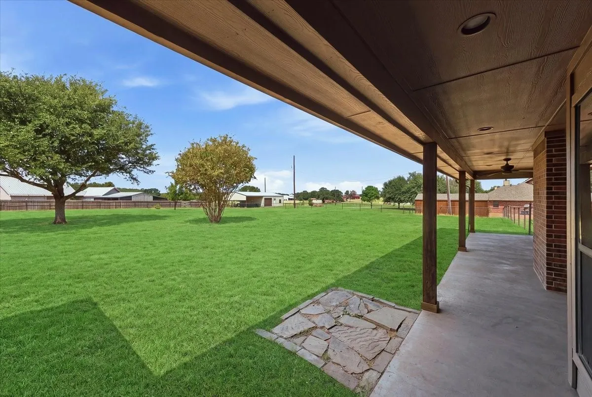 Single Family Residence For Sale in Parker County , 105 Savannah Drive, Weatherford, Texas 76087, 3 Bedroom, 2 Bathroom, 2 Garage spaces, 1,837 Sqft, built in 2005, mls#21373833, Real Estate Agent in Weatherford, Homes For Sale in Parker county, Homes For Sale in Weatherford, Realtor in Weatherford Texas, Real Estate Brokerage Independent Realty Texas, Luminita Cordes Realtor