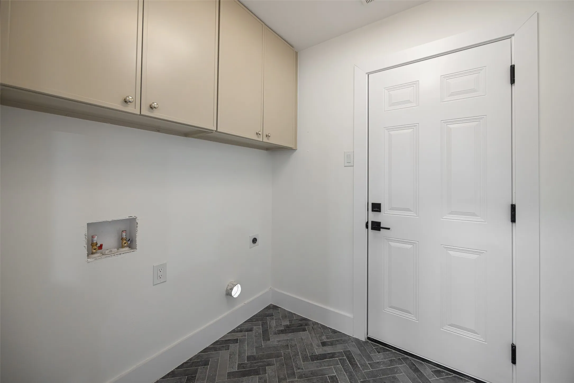 Single Family Residence For Sale in Collin County , 401 Northview Drive, Richardson, Texas 75080, 4 Bedroom, 2 Bathroom, 2 Garage spaces, 2,306 Sqft, built in 1968, mls#21376855, Real Estate Agent in Richardson, Homes For Sale in Collin county, Homes For Sale in Richardson, Realtor in Richardson Texas, Real Estate Brokerage Independent Realty Texas, Luminita Cordes Realtor