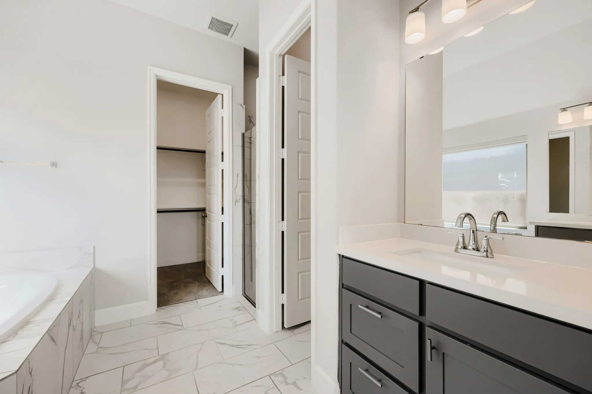 Single Family Residence For Sale in Johnson County , 1505 Misty Pasture Way, Mansfield, Texas 76063, 4 Bedroom, 3 Bathroom, 1 Garage spaces, 2,428 Sqft, built in 2023, mls#21376890, Real Estate Agent in Mansfield, Homes For Sale in Johnson county, Homes For Sale in Mansfield, Realtor in Mansfield Texas, Real Estate Brokerage Independent Realty Texas, Luminita Cordes Realtor