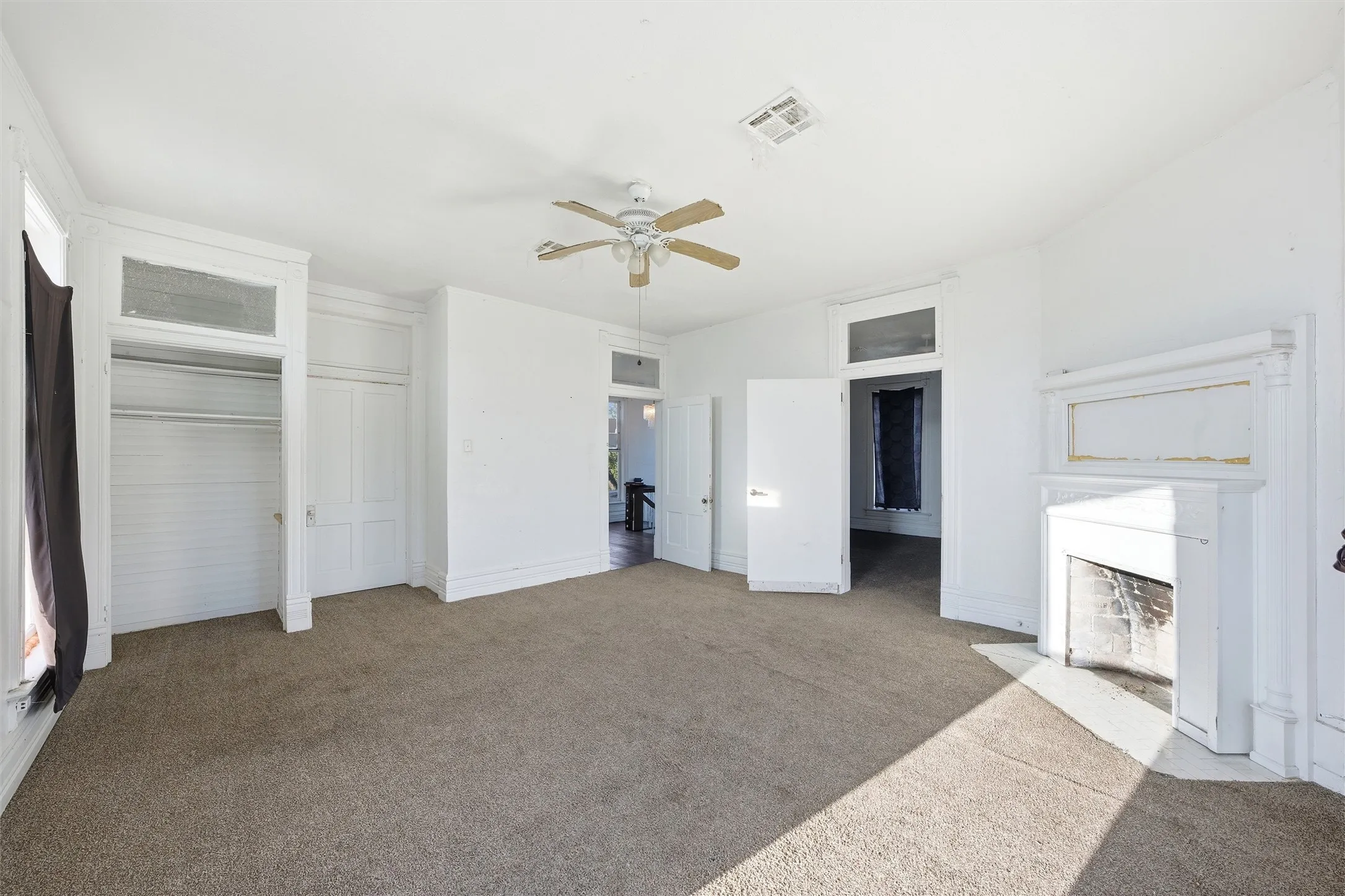 Single Family Residence For Sale in Mc Lennan County , 1601 Columbus Avenue, Waco, Texas 76701, 4 Bedroom, 2 Bathroom, 2 Garage spaces, 3,708 Sqft, built in 1900, mls#21375986, Real Estate Agent in Waco, Homes For Sale in Mc Lennan county, Homes For Sale in Waco, Realtor in Waco Texas, Real Estate Brokerage Independent Realty Texas, Luminita Cordes Realtor
