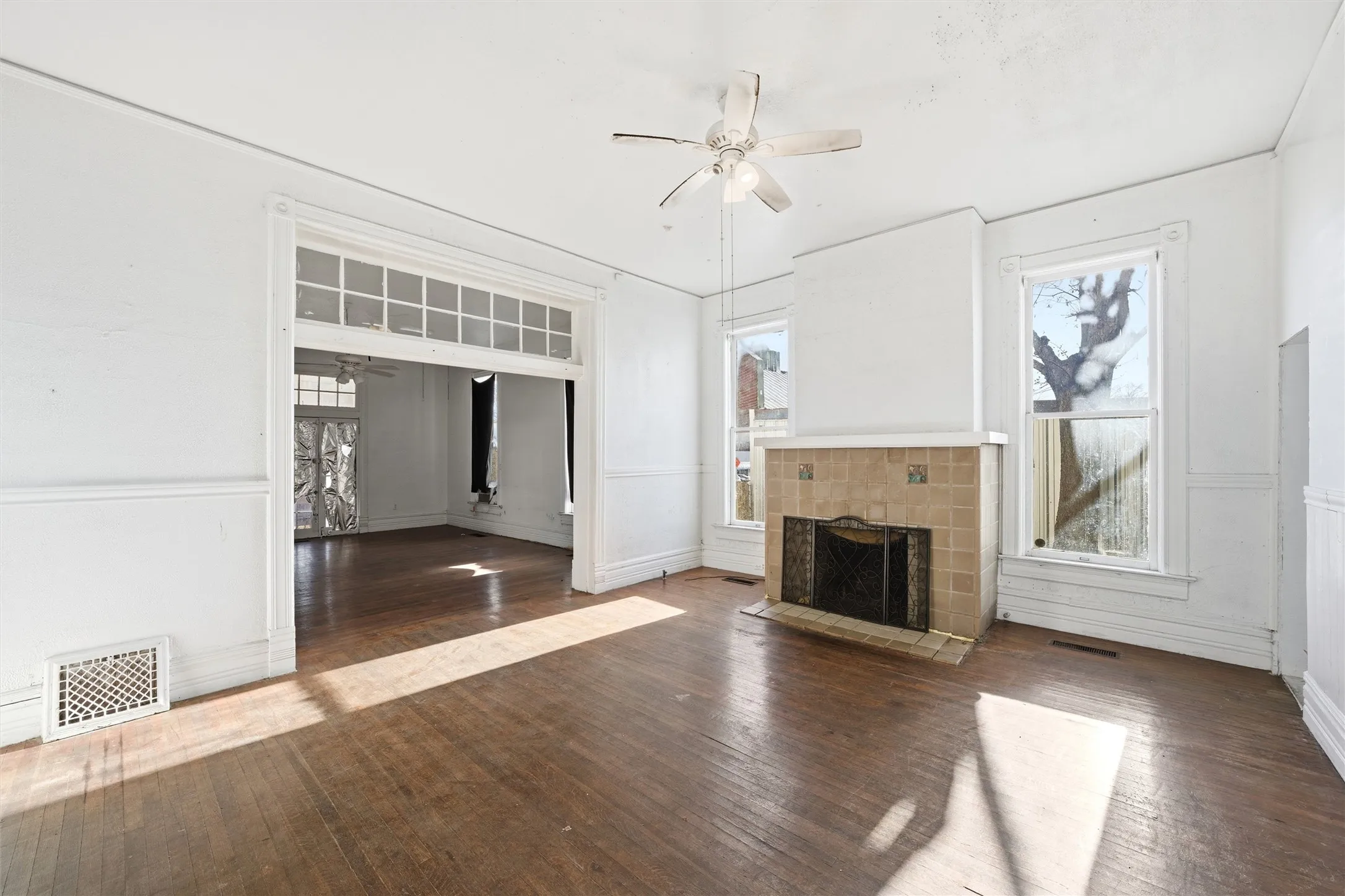 Single Family Residence For Sale in Mc Lennan County , 1601 Columbus Avenue, Waco, Texas 76701, 4 Bedroom, 2 Bathroom, 2 Garage spaces, 3,708 Sqft, built in 1900, mls#21375986, Real Estate Agent in Waco, Homes For Sale in Mc Lennan county, Homes For Sale in Waco, Realtor in Waco Texas, Real Estate Brokerage Independent Realty Texas, Luminita Cordes Realtor